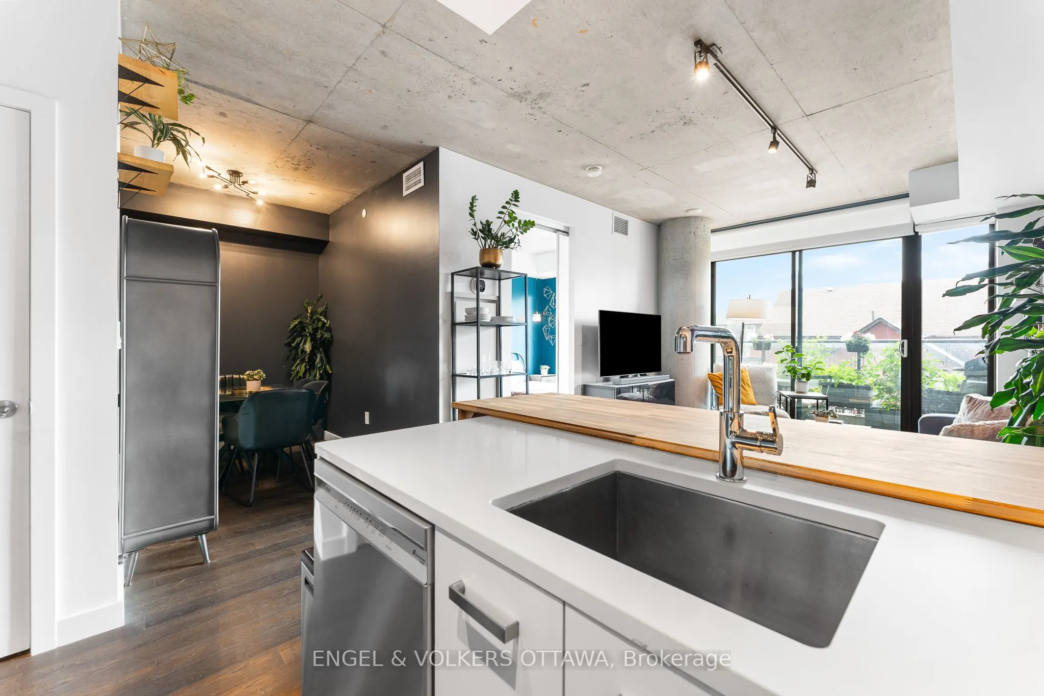 224 Lyon Street, #303