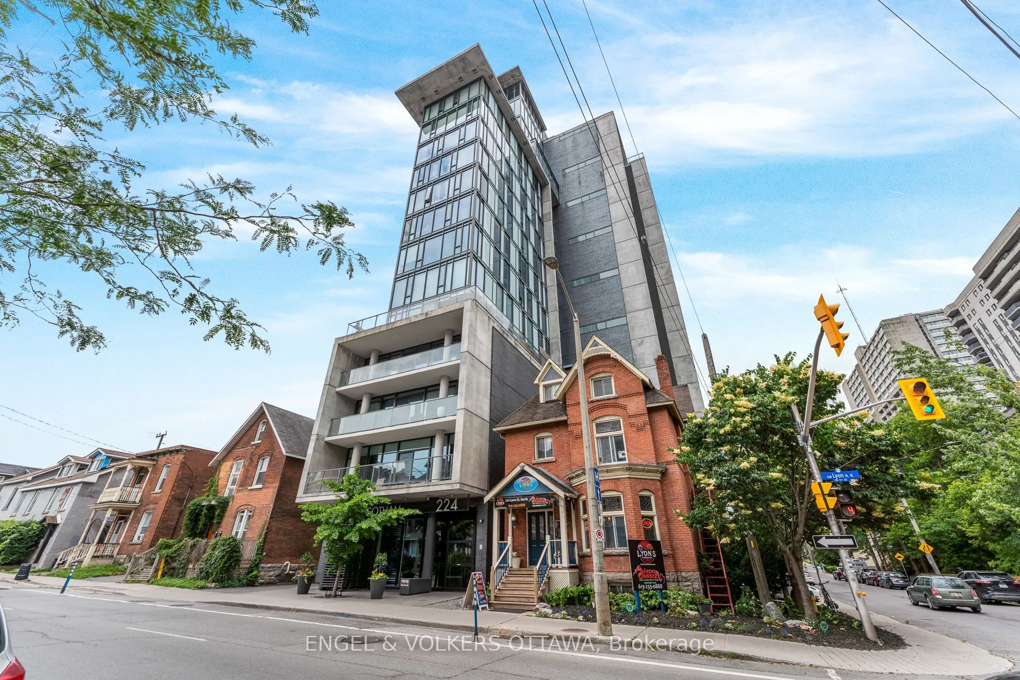 224 Lyon Street, #303