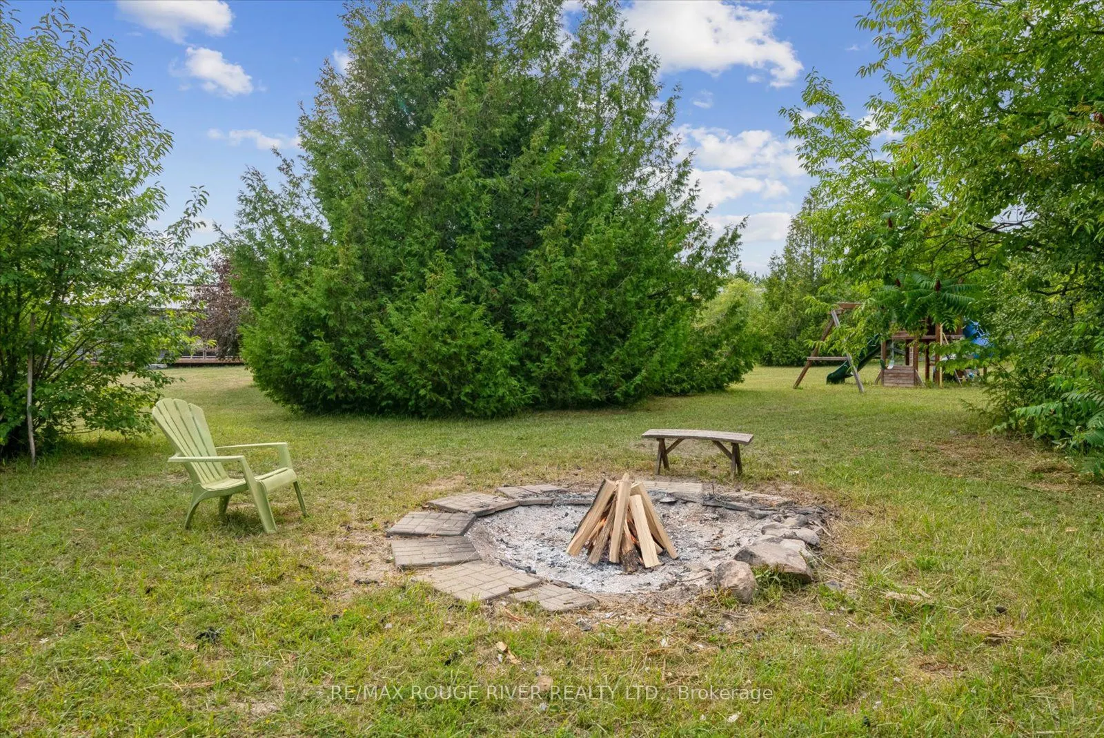 2064 Darling Crescent