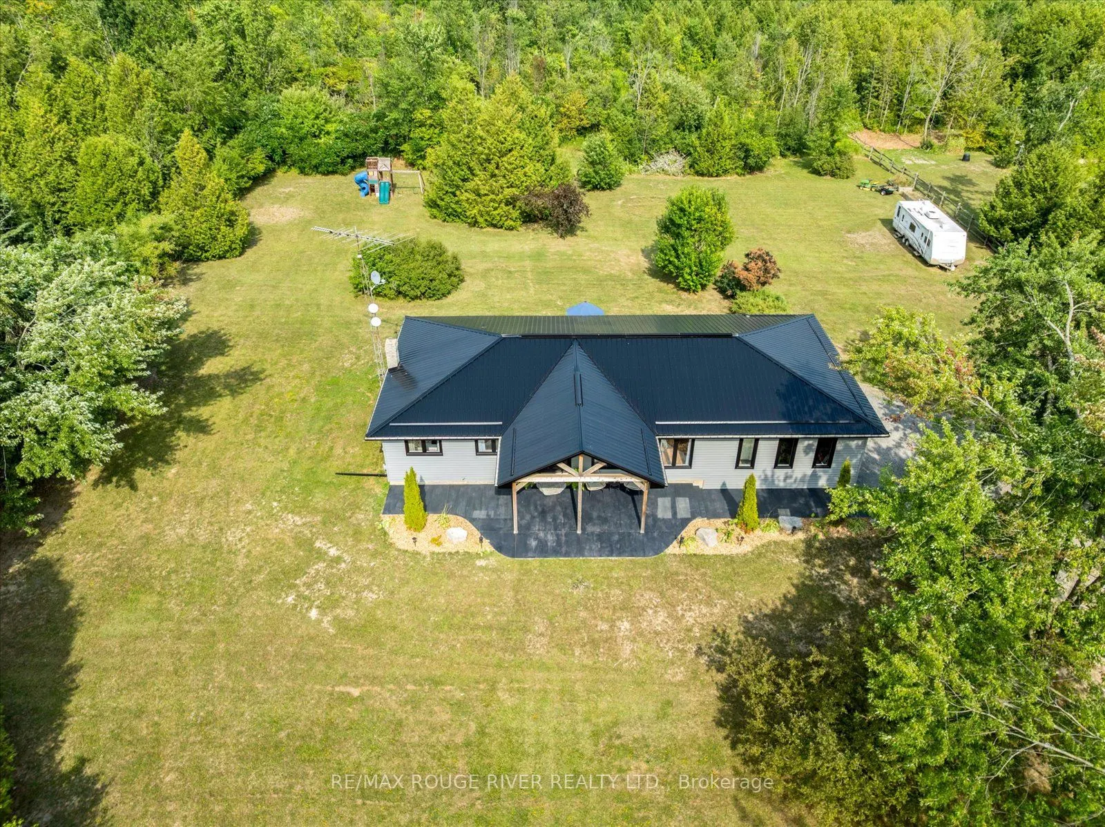 2064 Darling Crescent