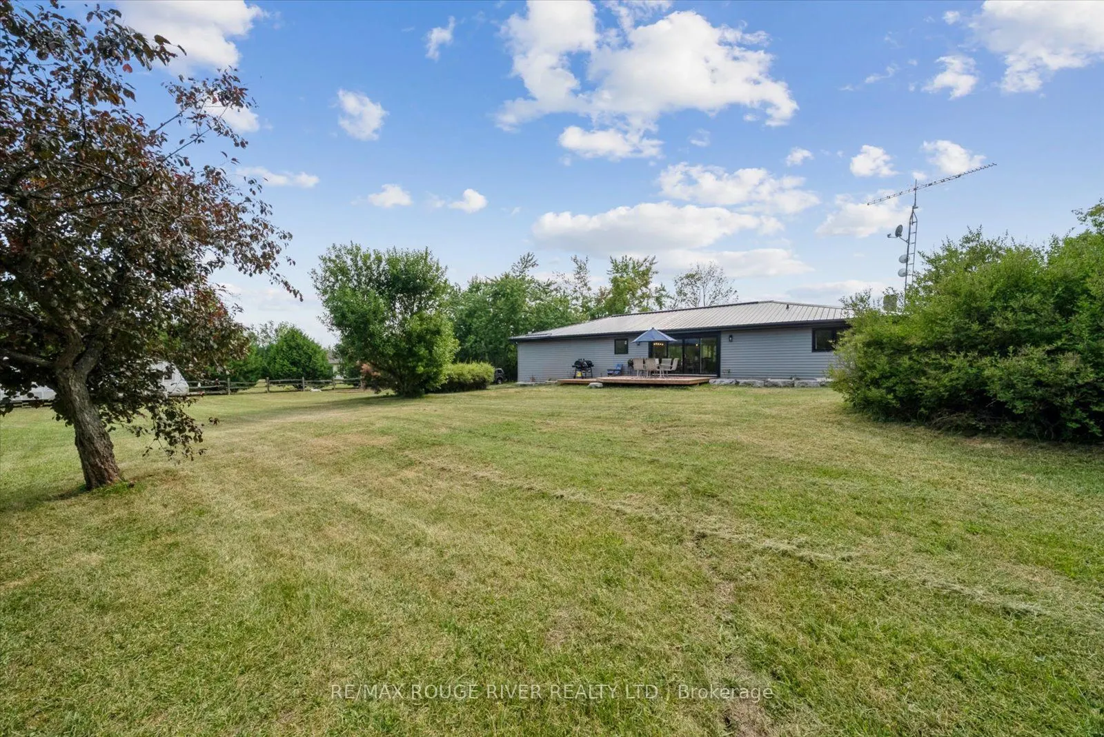 2064 Darling Crescent