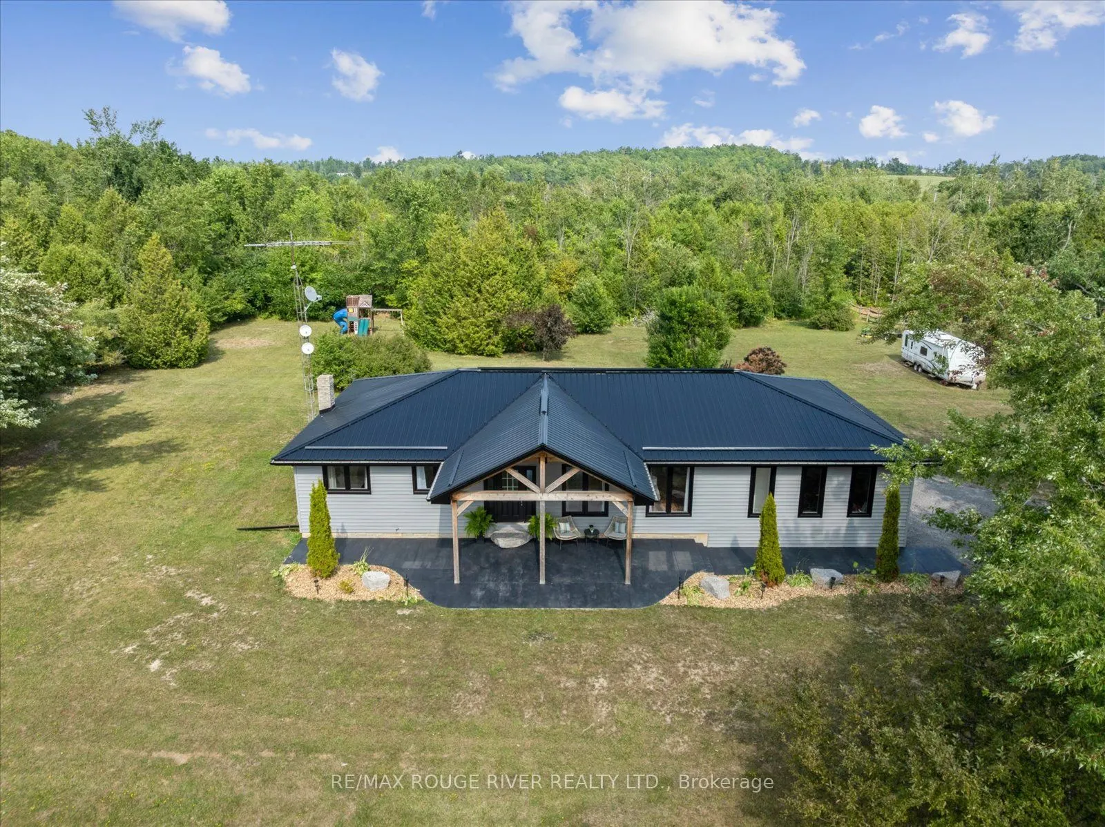 2064 Darling Crescent