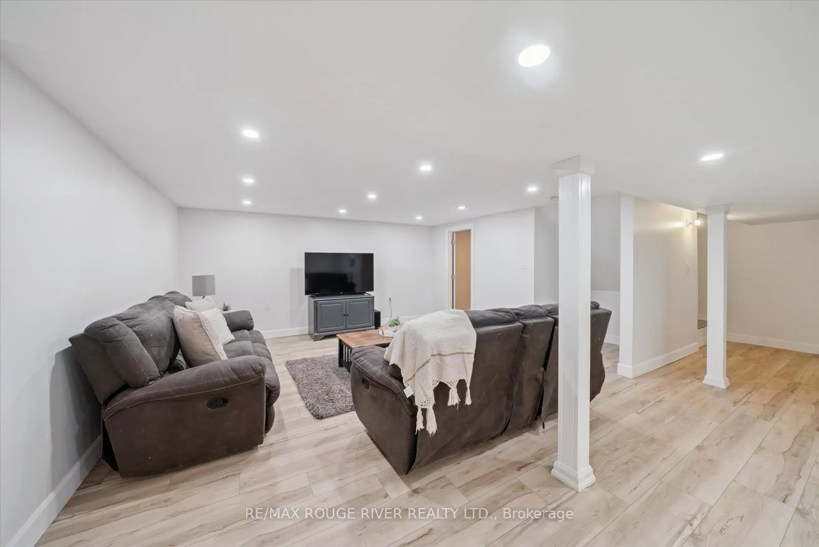 2064 Darling Crescent