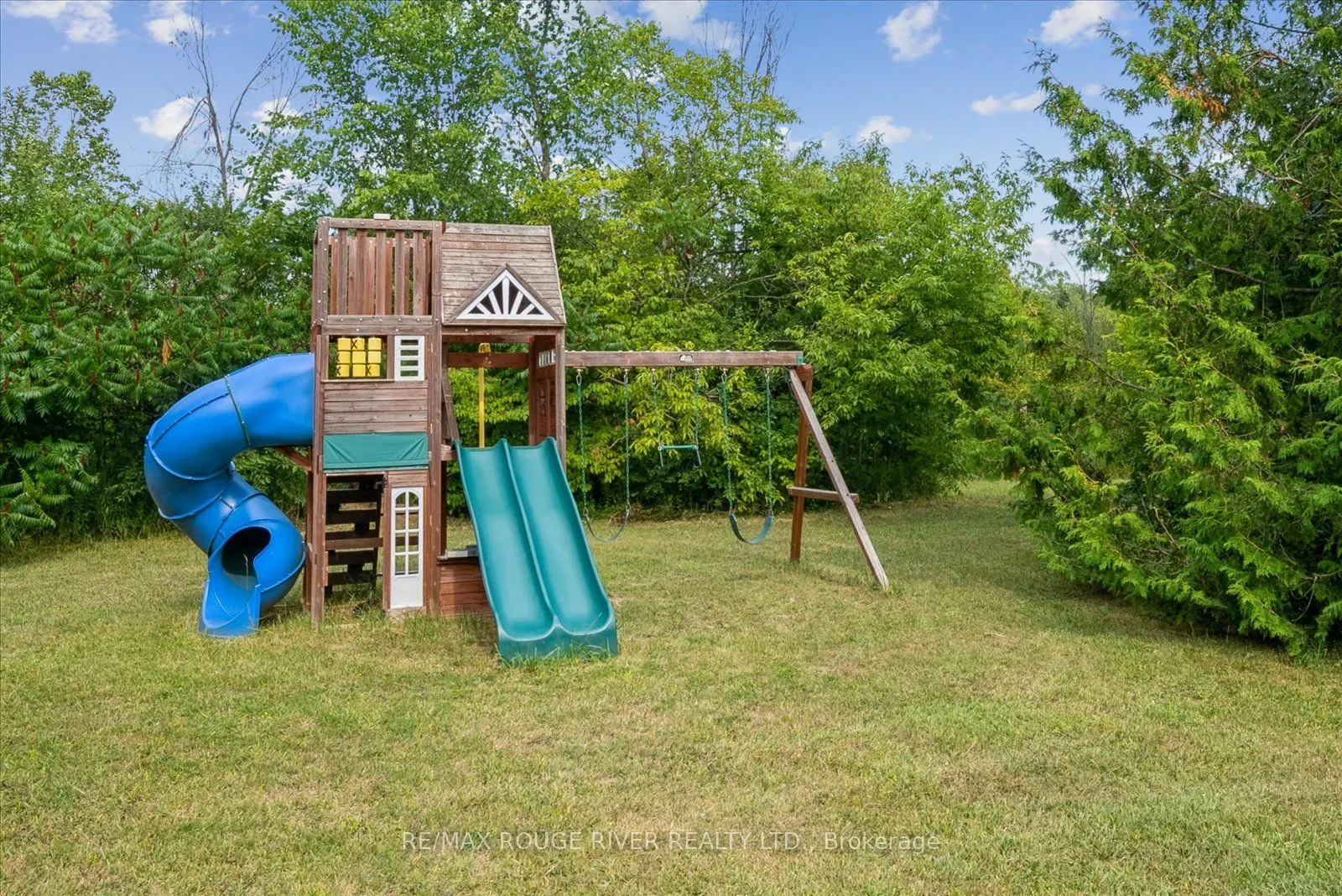2064 Darling Crescent