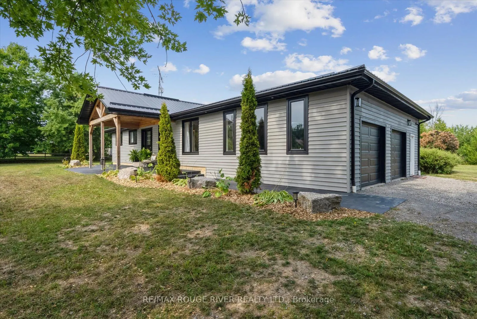 2064 Darling Crescent