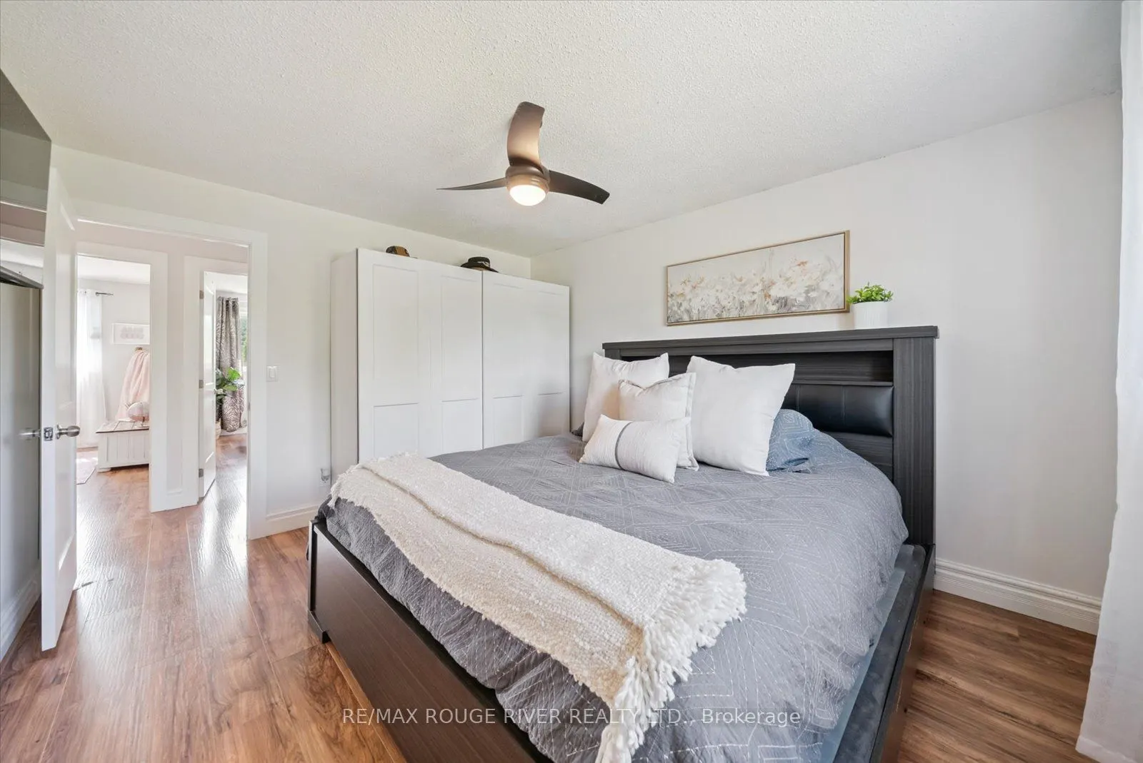 2064 Darling Crescent