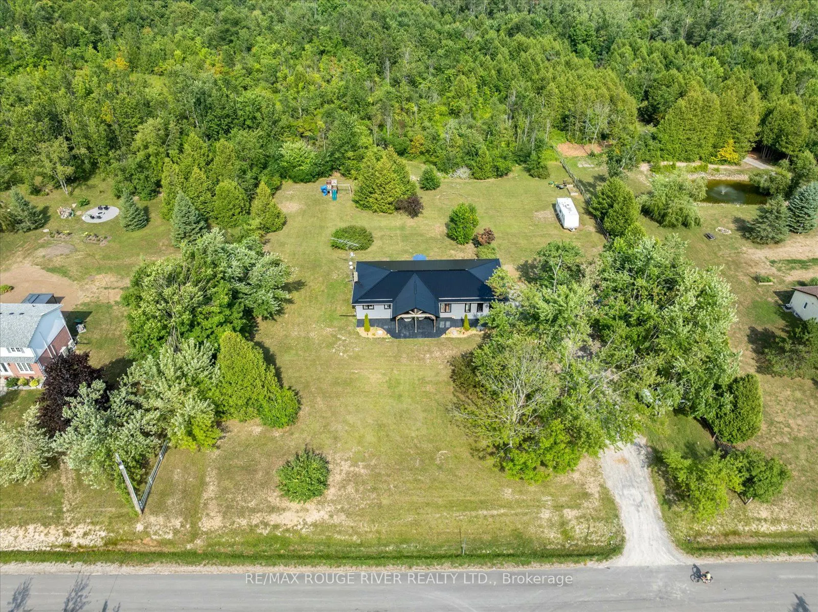 2064 Darling Crescent