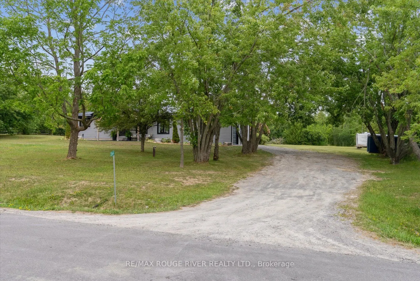 2064 Darling Crescent