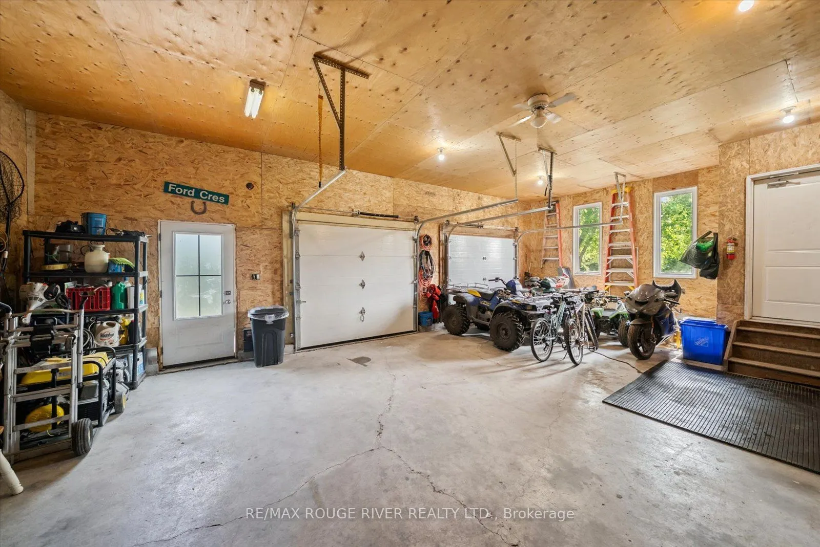 2064 Darling Crescent