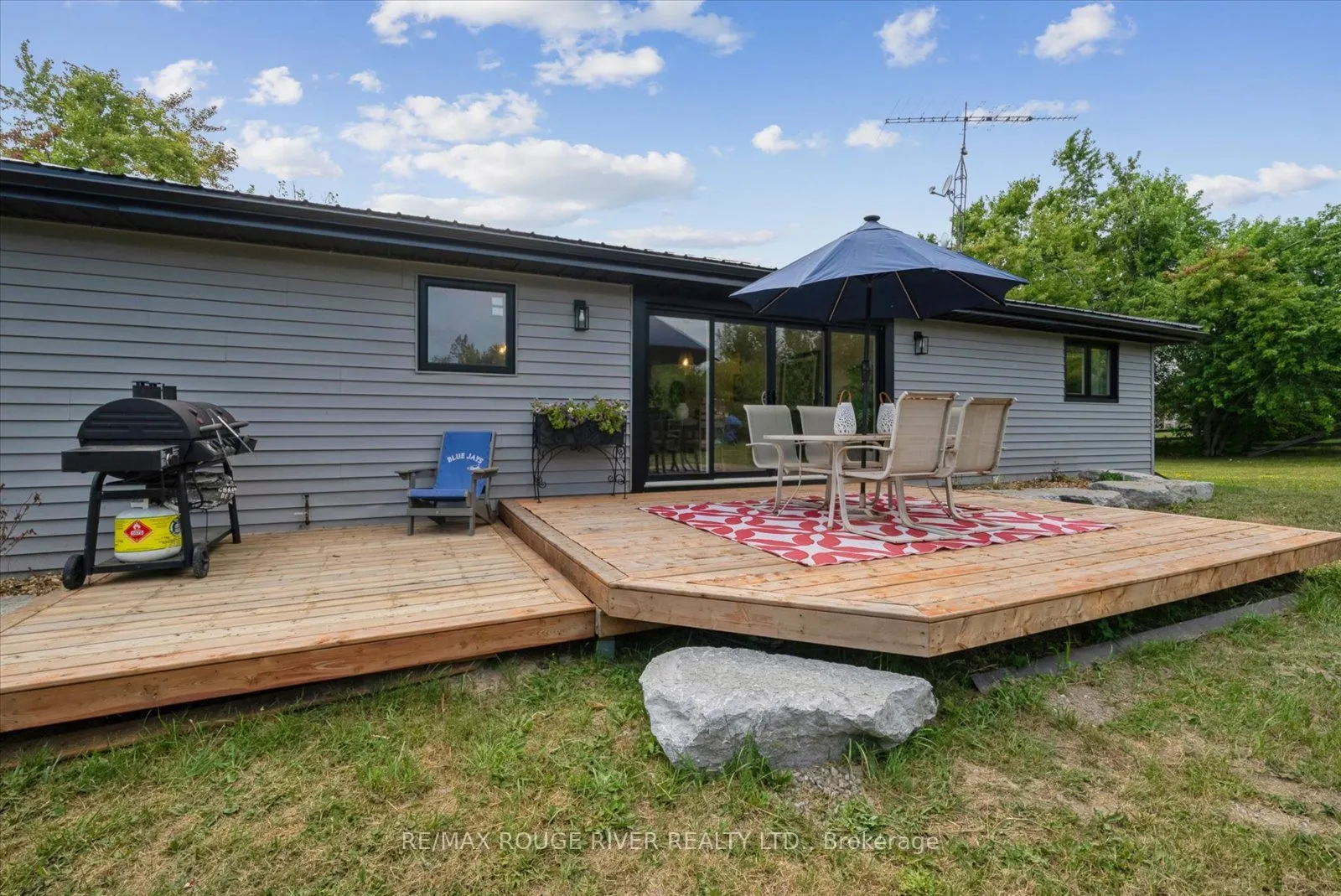 2064 Darling Crescent