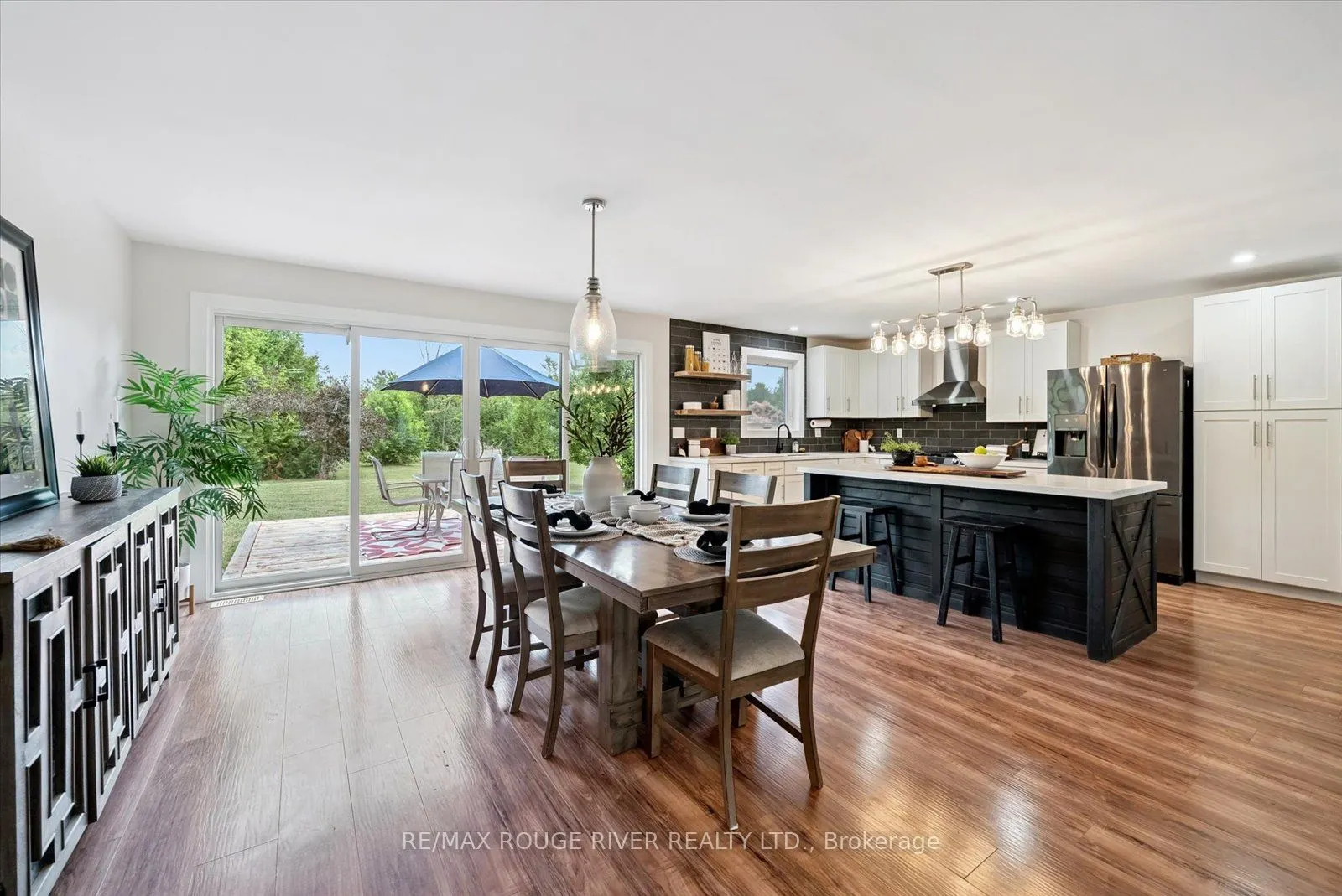 2064 Darling Crescent