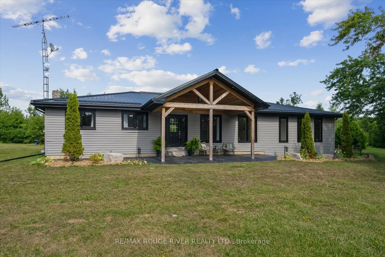 2064 Darling Crescent