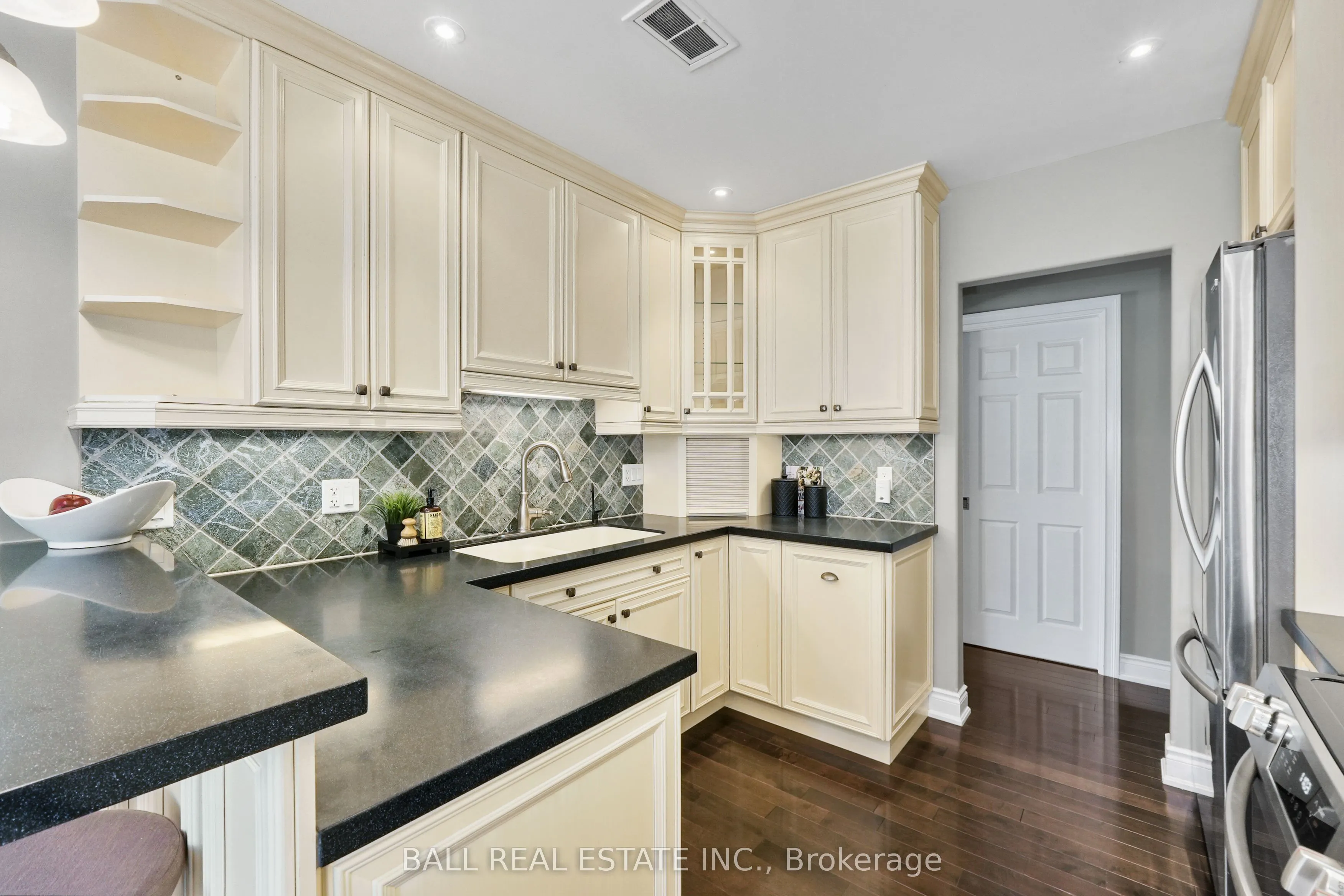 89 Village Crescent S, #87