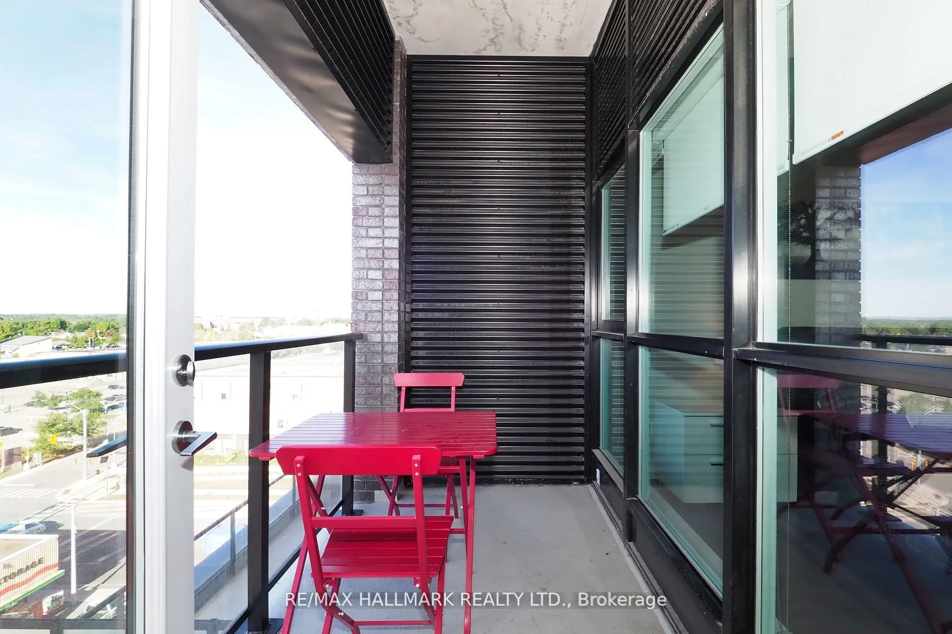 1 Victoria Street S, #711