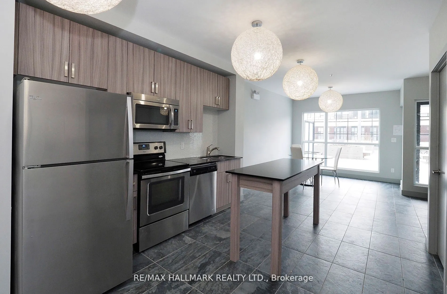 1 Victoria Street S, #711