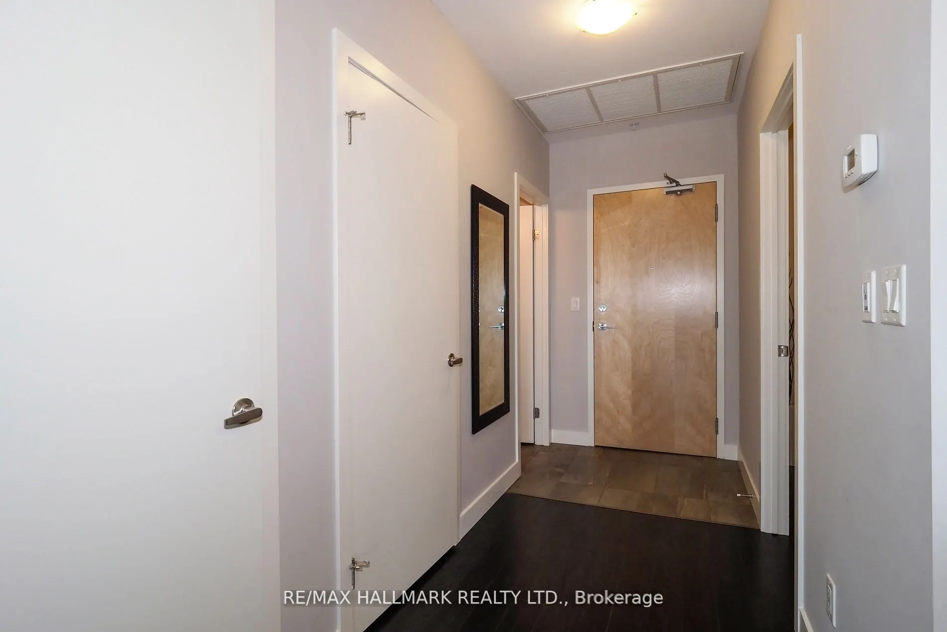 1 Victoria Street S, #711