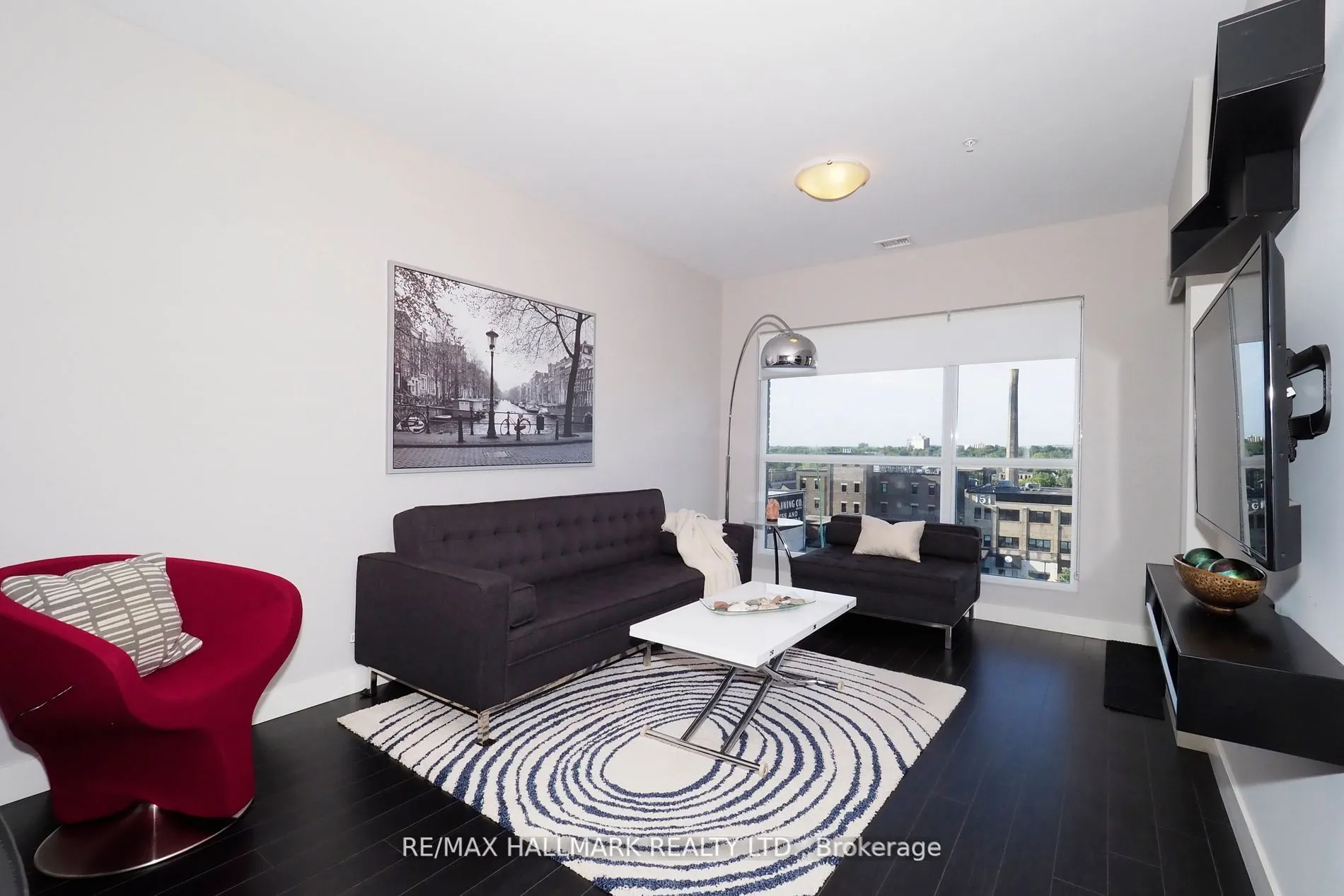 1 Victoria Street S, #711