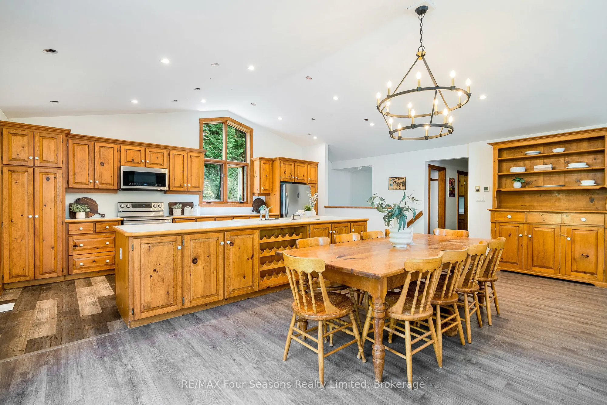 188 Highpoint Crescent