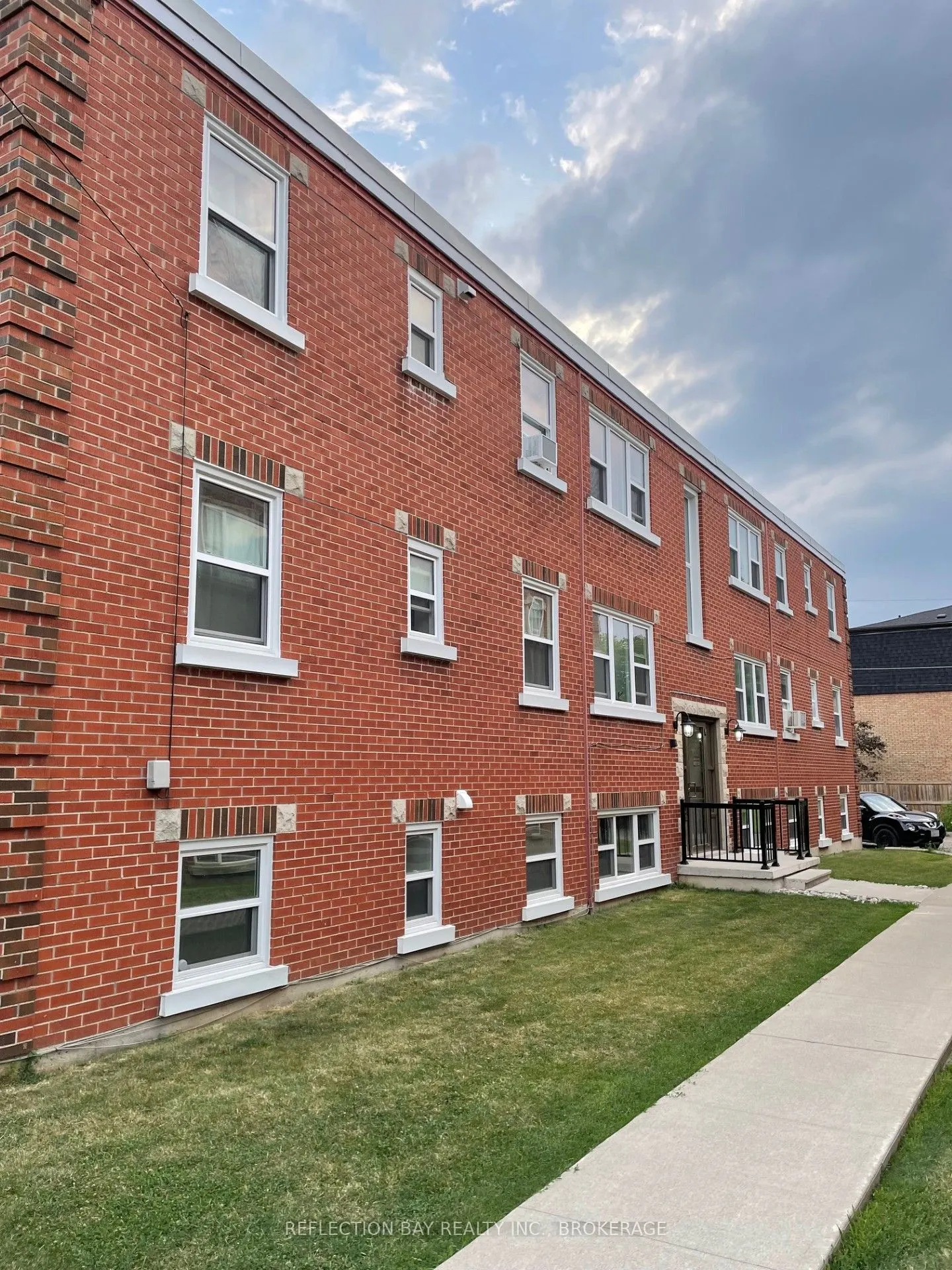 5 Applewood Avenue, #8