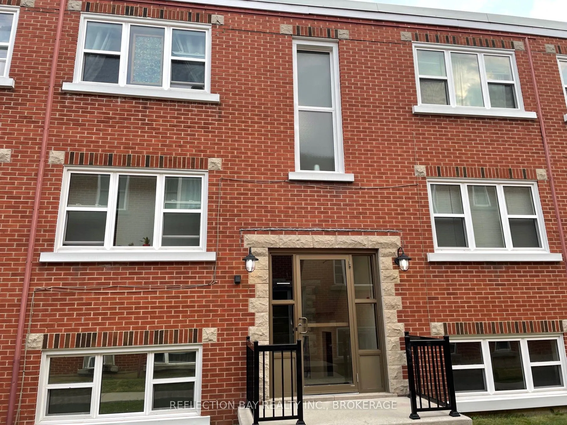 5 Applewood Avenue, #8