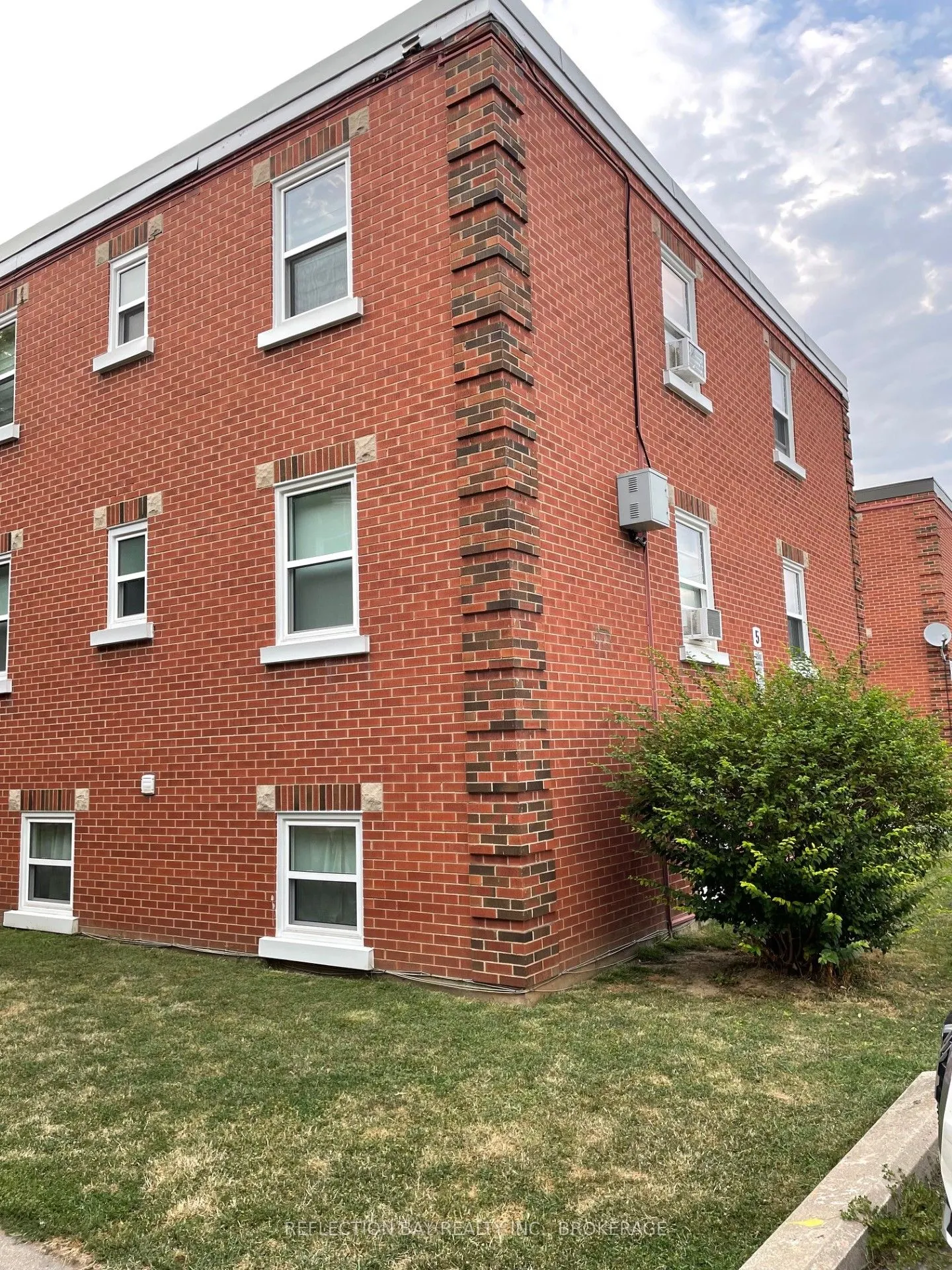 5 Applewood Avenue, #8