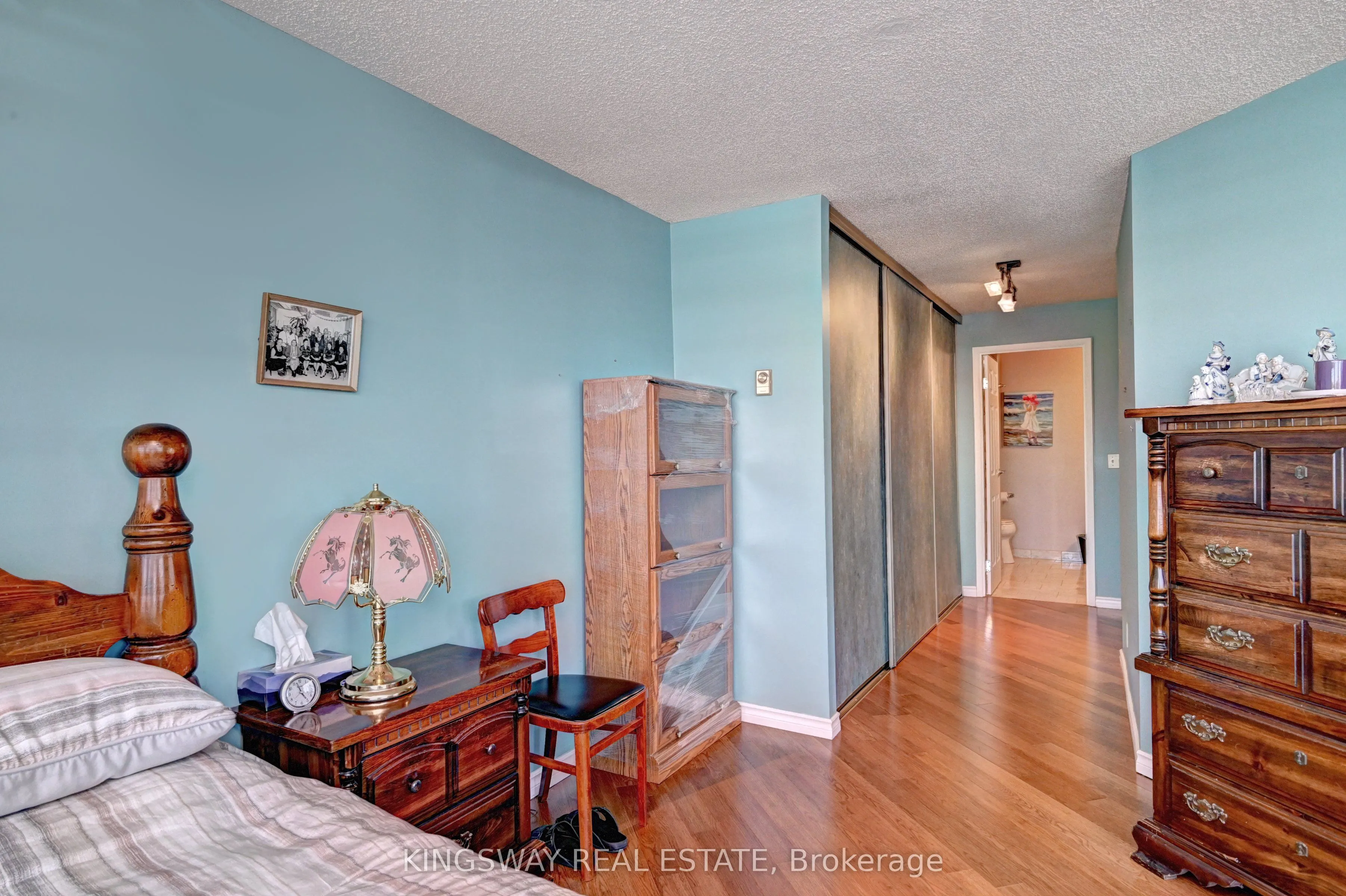 24 Marilyn Drive N, #401