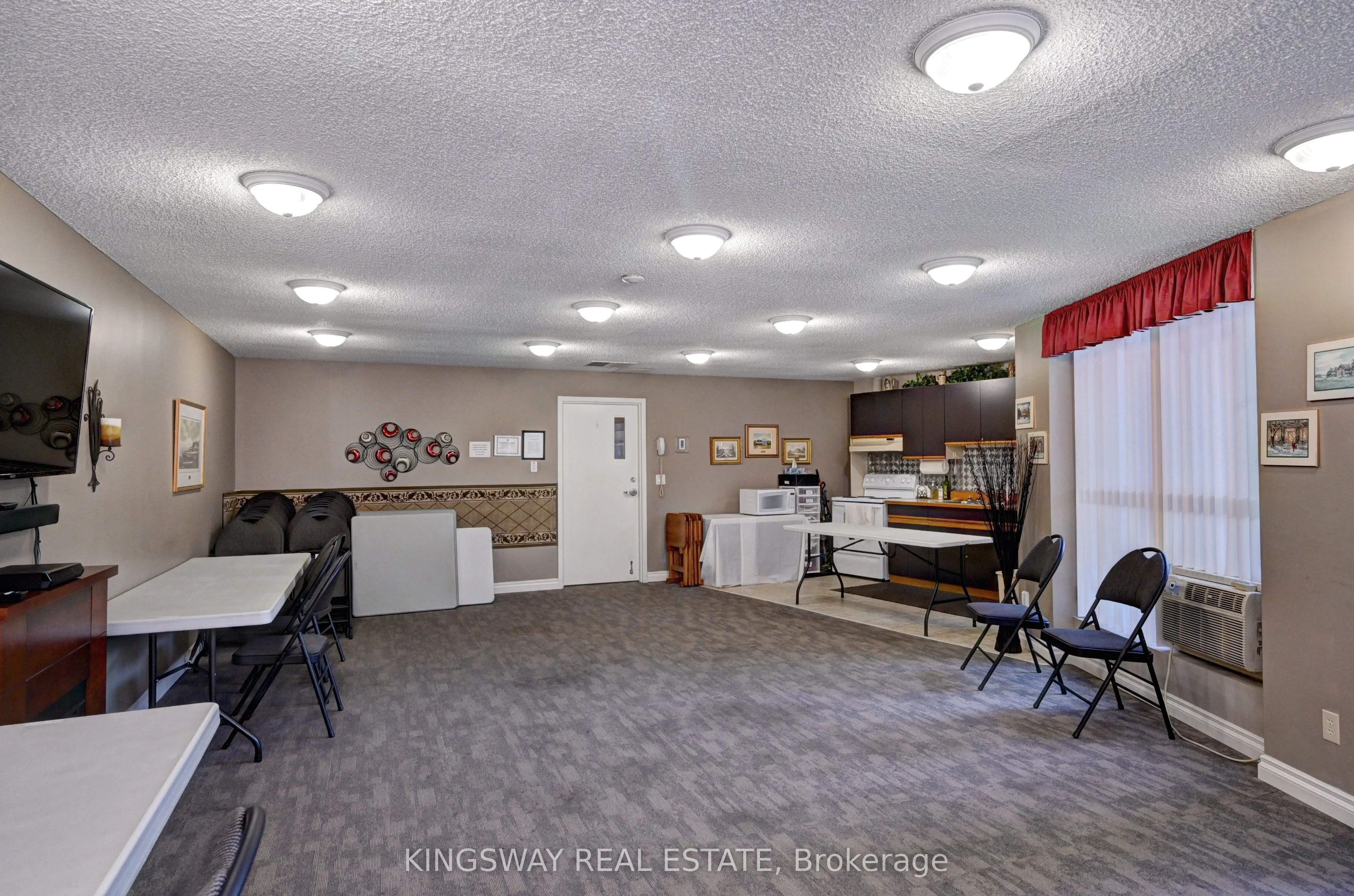24 Marilyn Drive N, #401