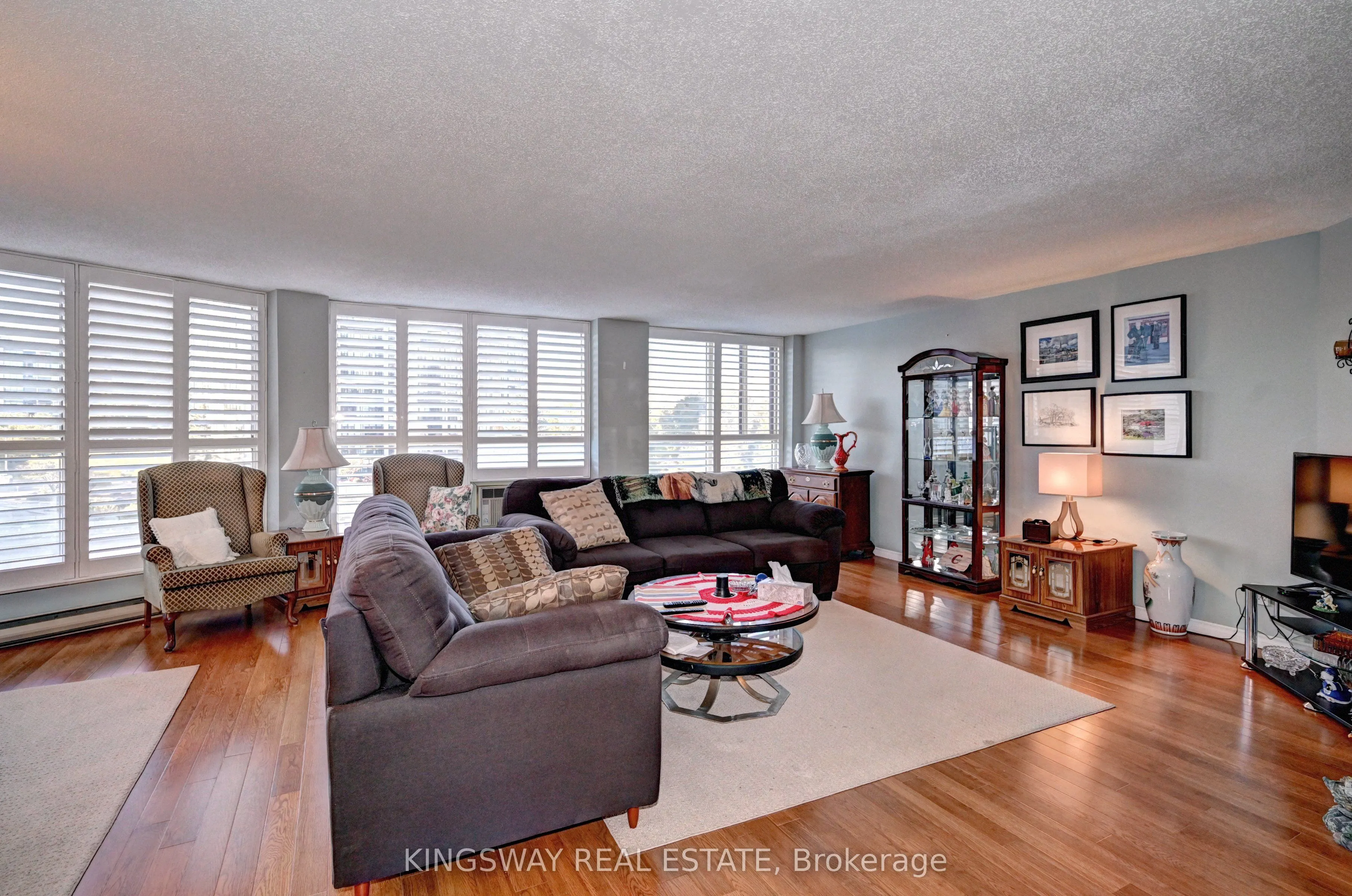 24 Marilyn Drive N, #401