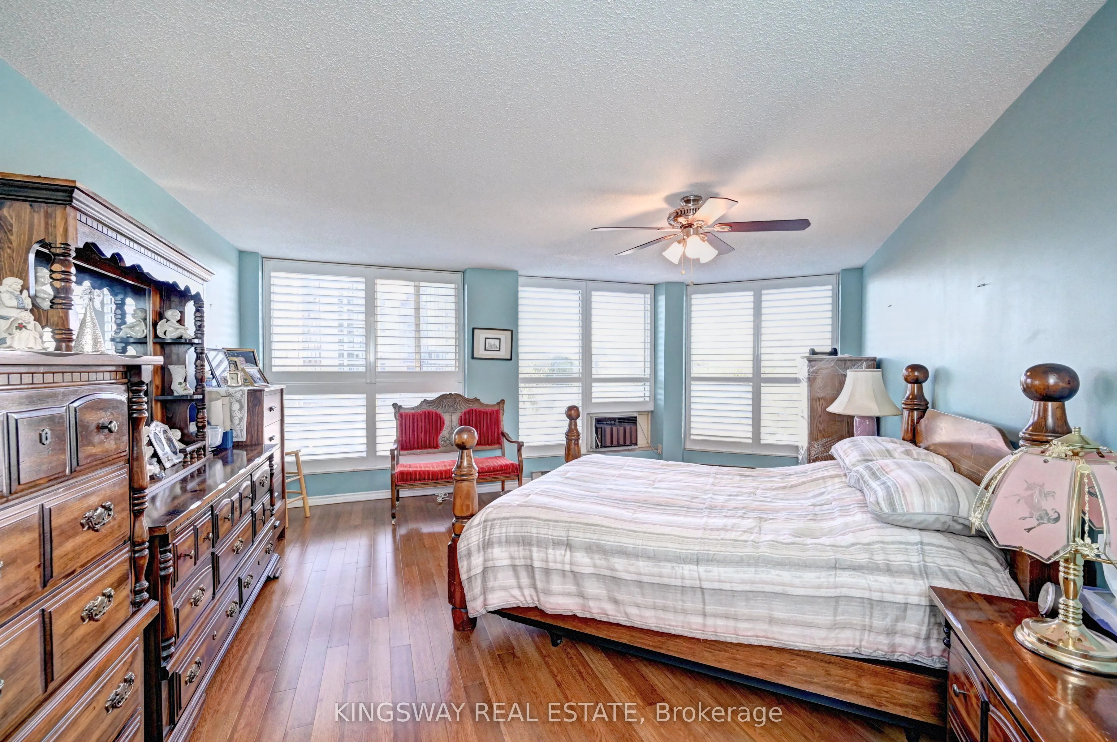 24 Marilyn Drive N, #401