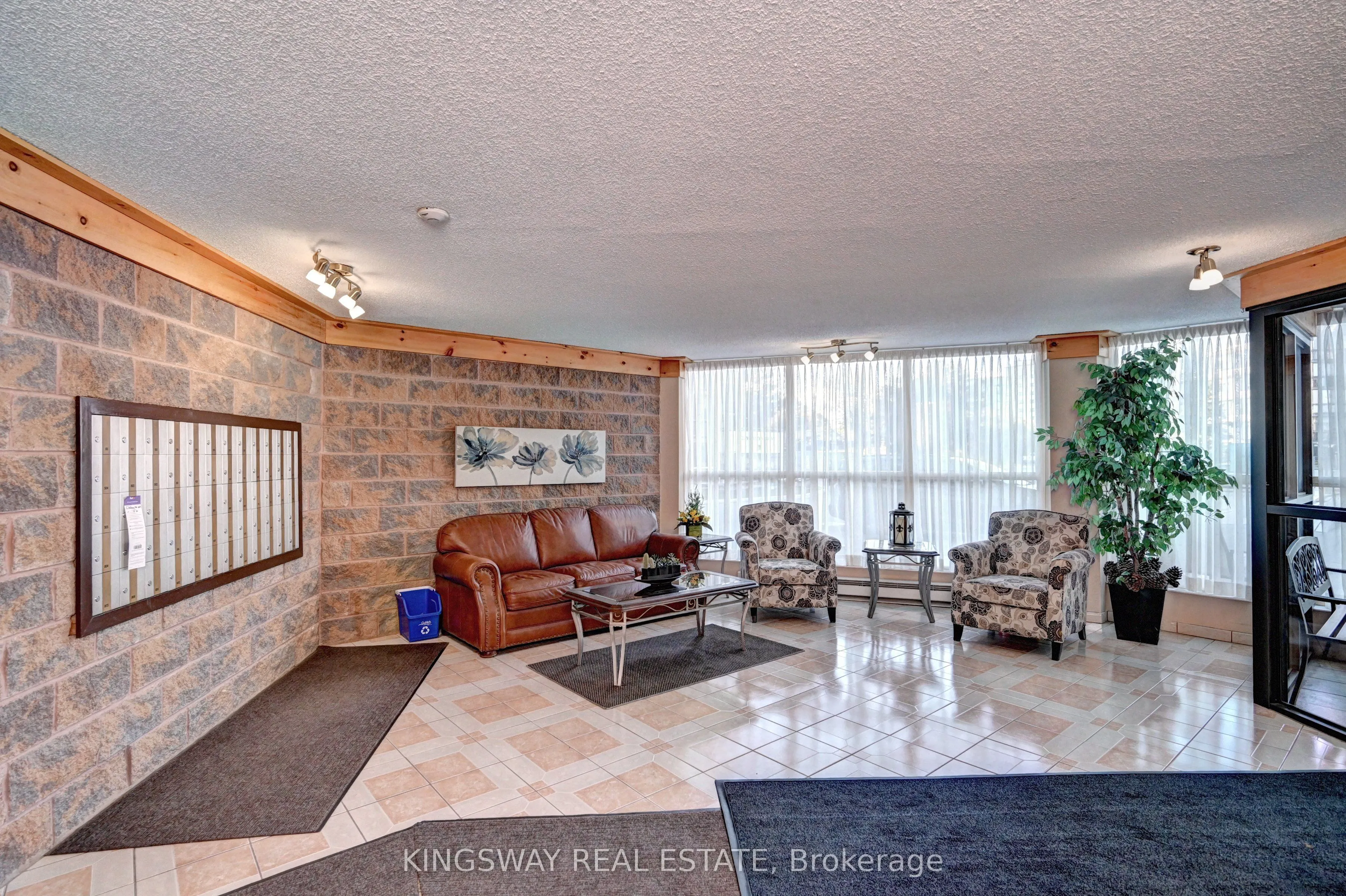 24 Marilyn Drive N, #401