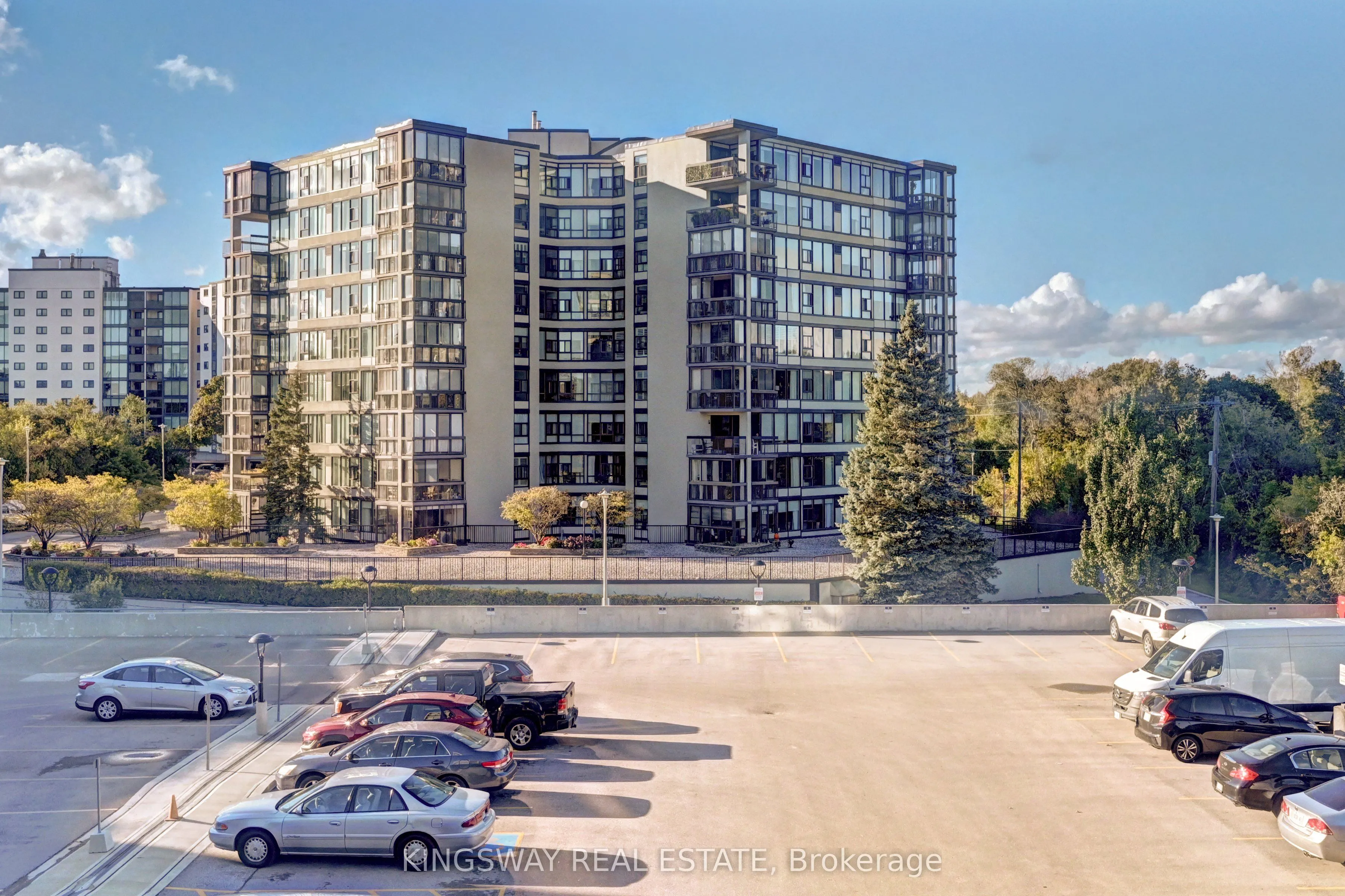 24 Marilyn Drive N, #401