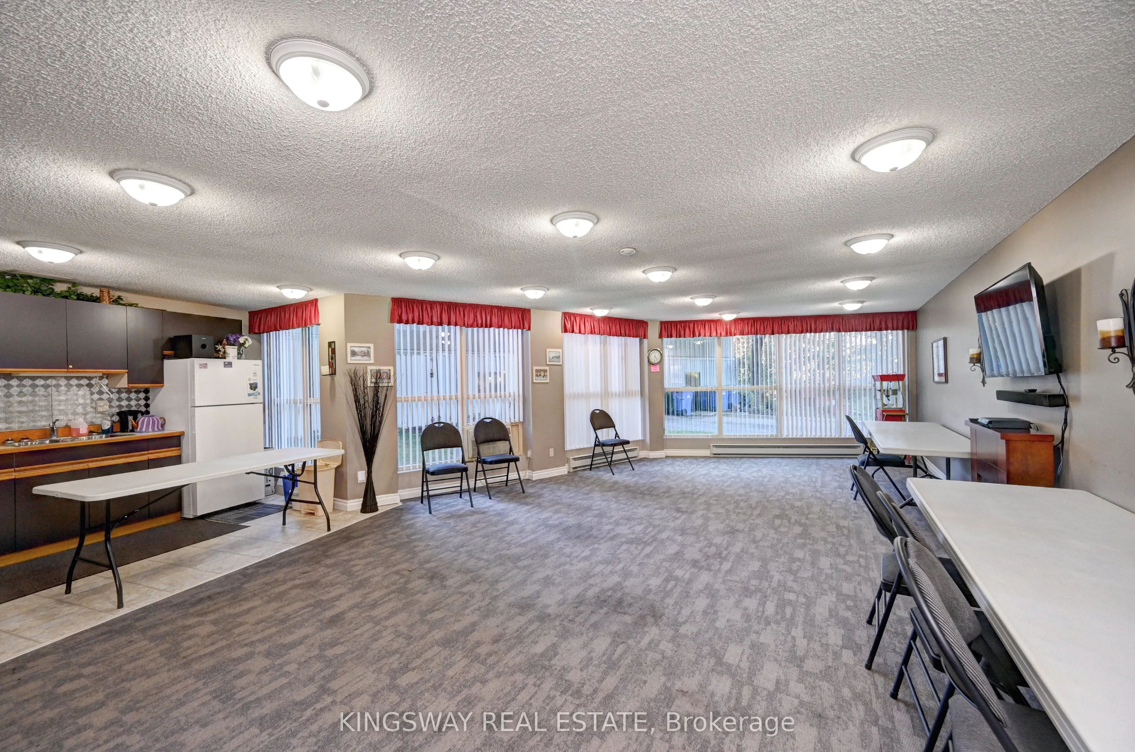 24 Marilyn Drive N, #401