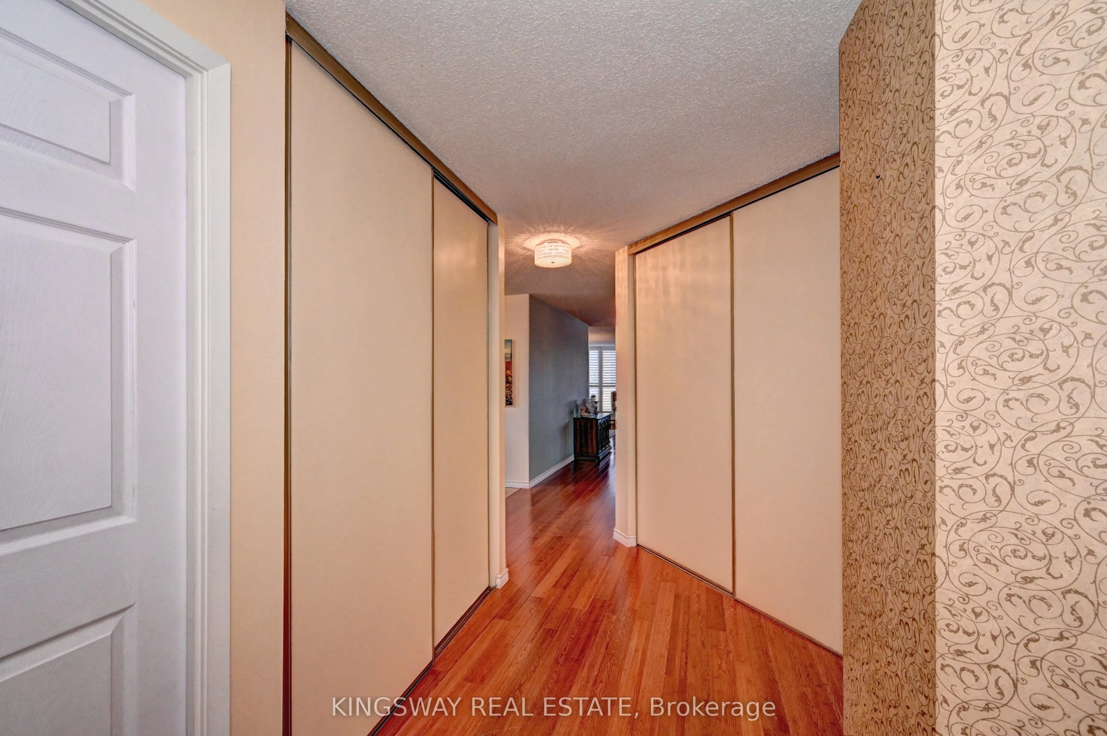 24 Marilyn Drive N, #401