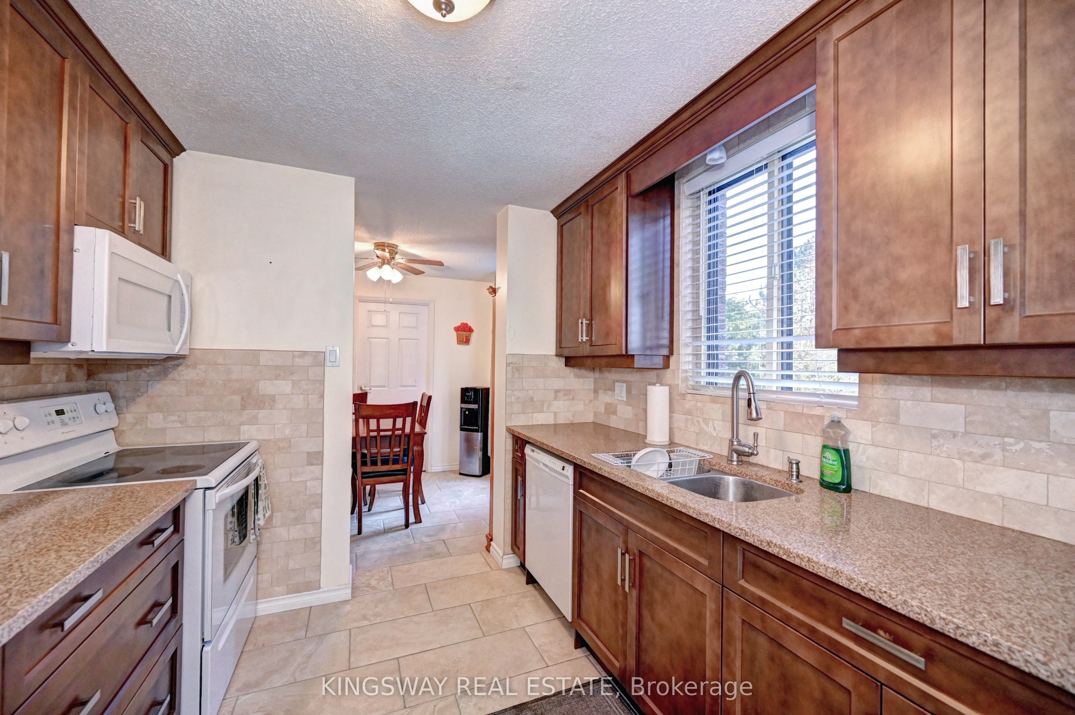 24 Marilyn Drive N, #401
