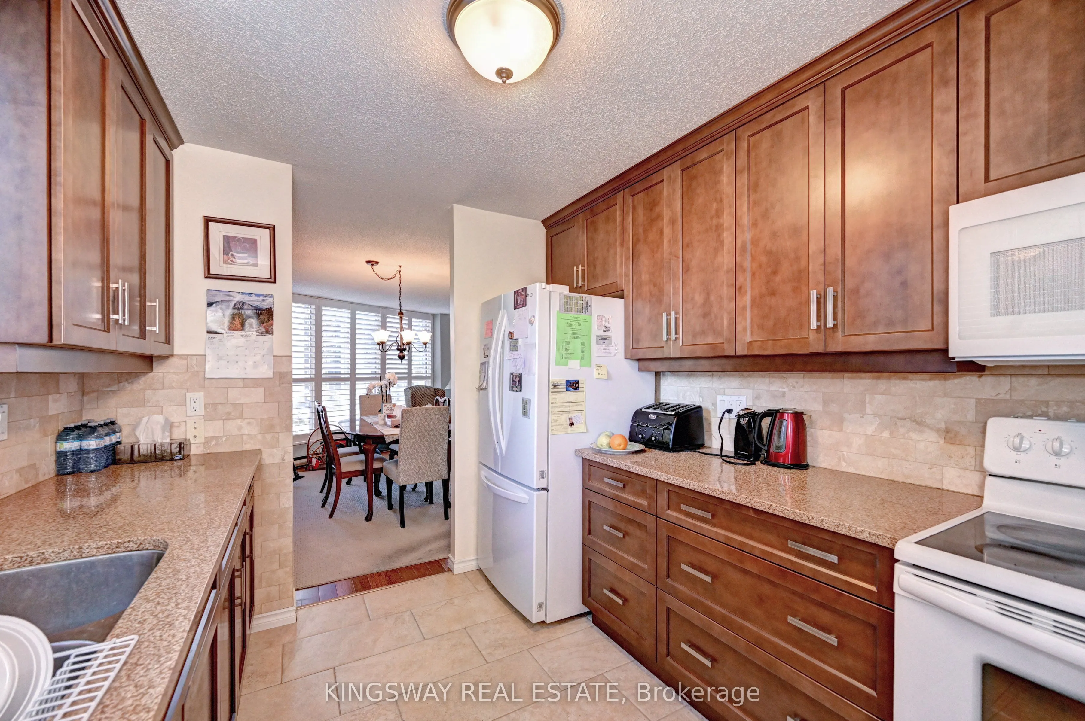24 Marilyn Drive N, #401