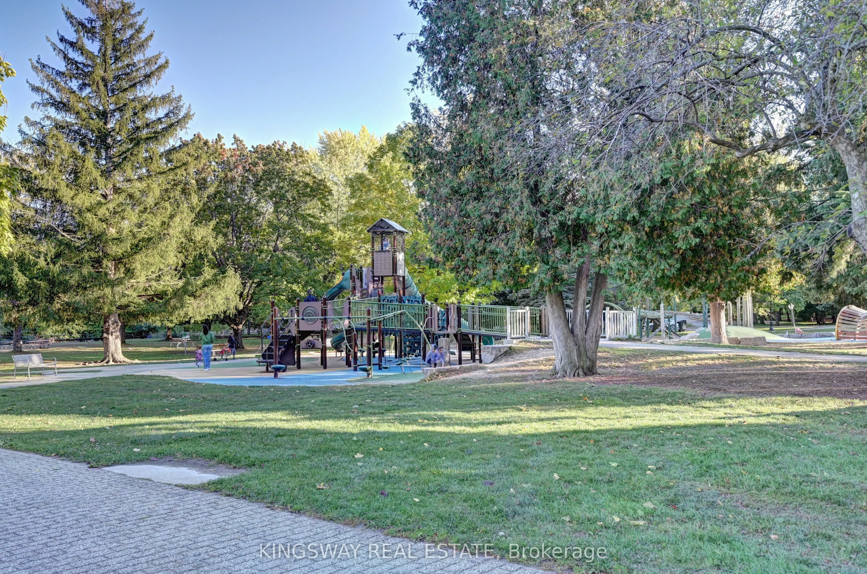 24 Marilyn Drive N, #401