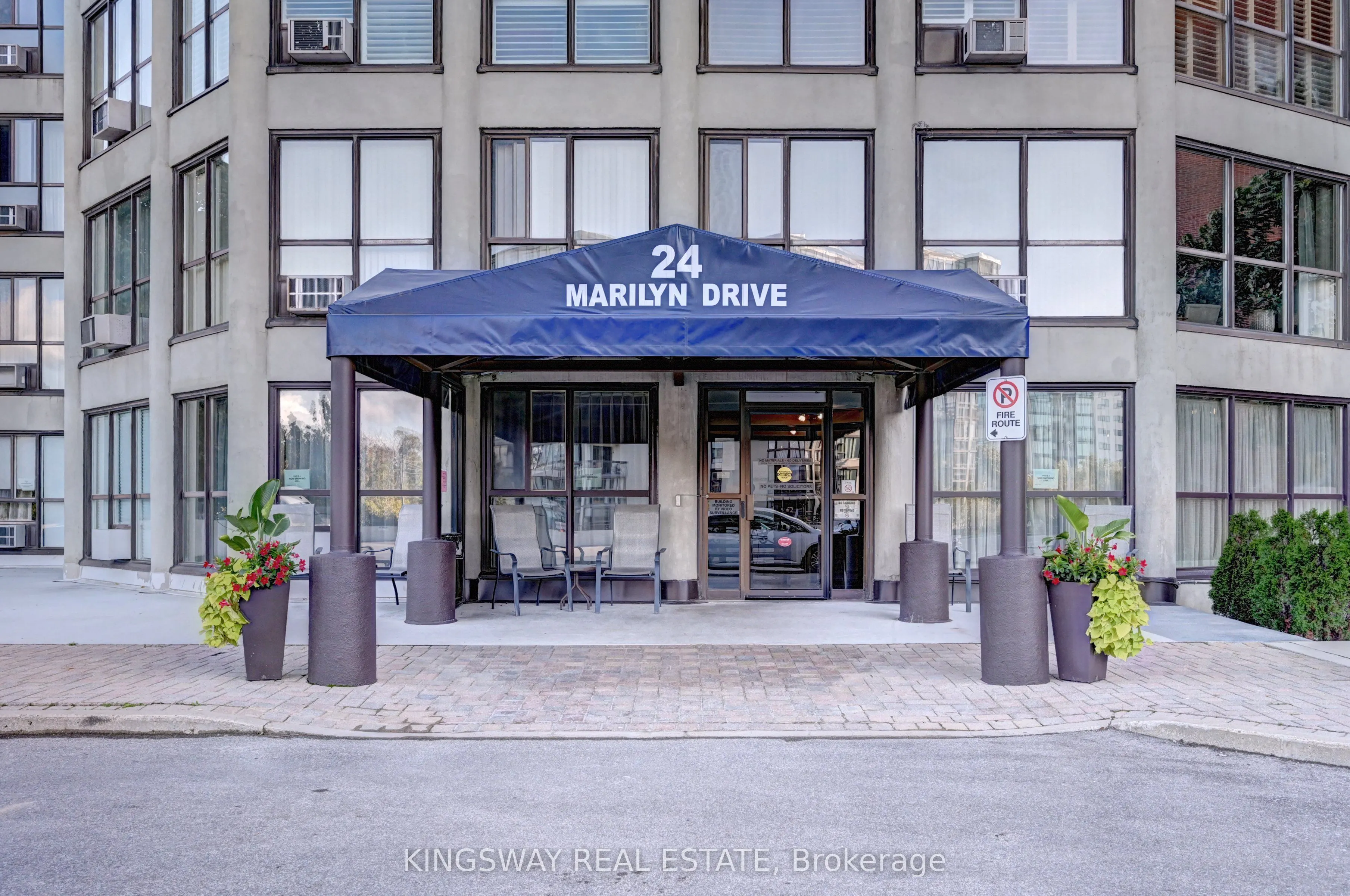 24 Marilyn Drive N, #401