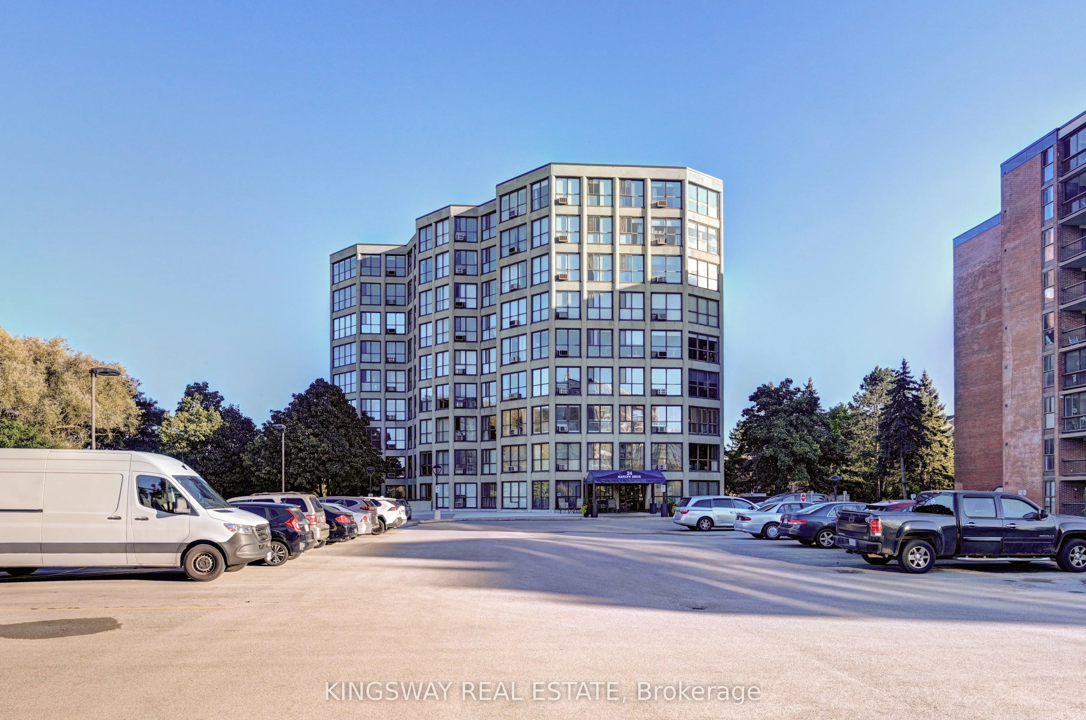 24 Marilyn Drive N, #401