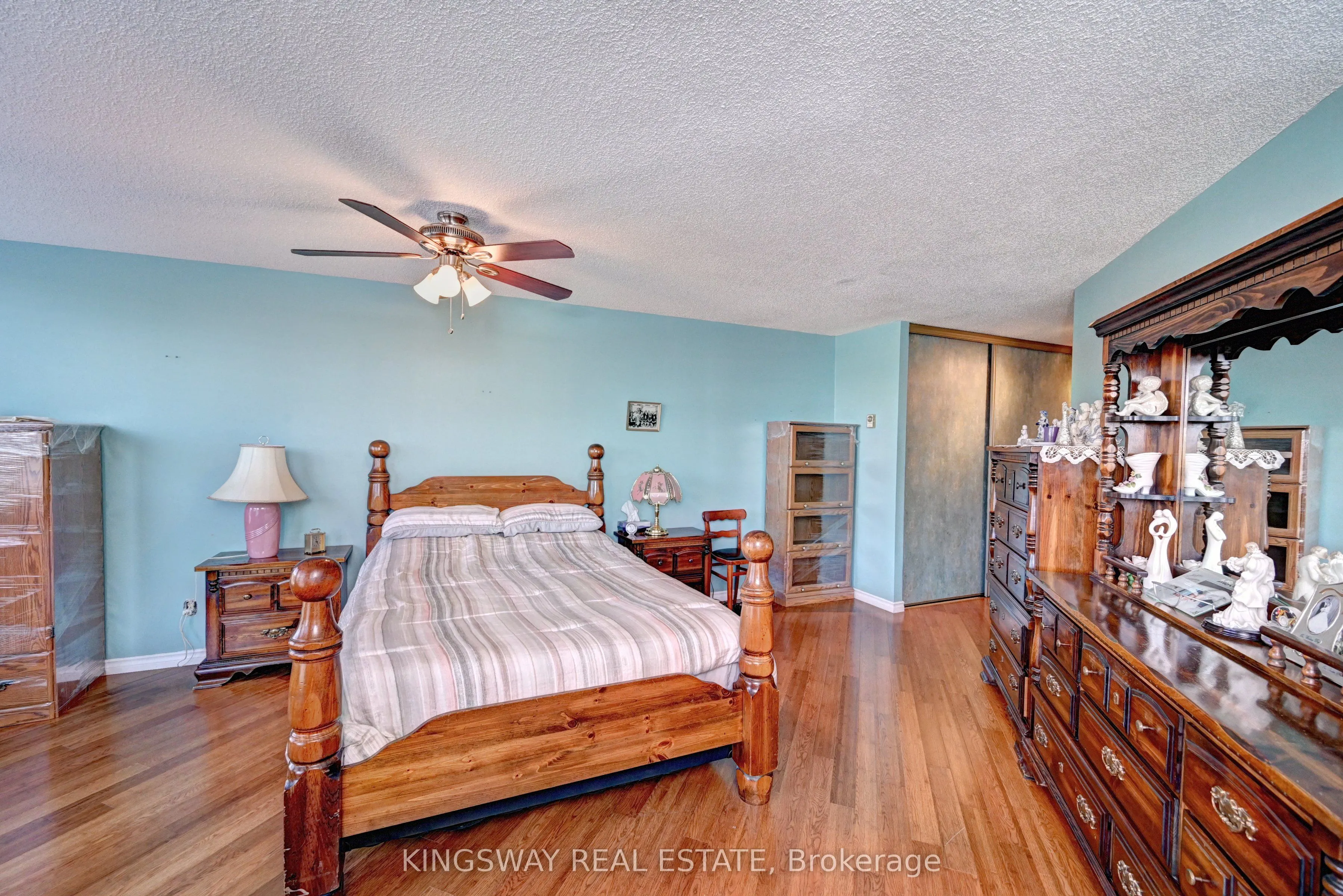 24 Marilyn Drive N, #401