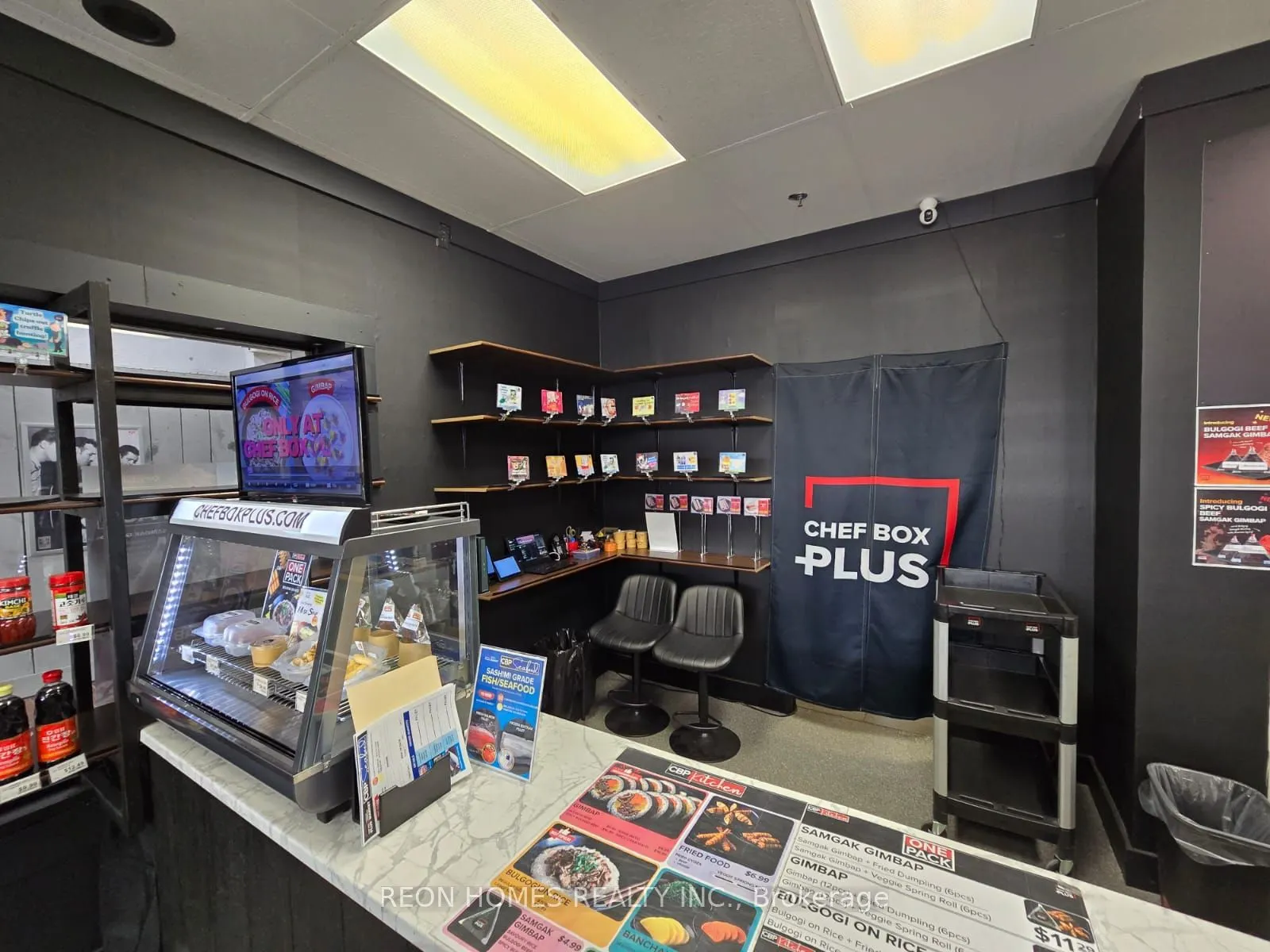 12 Dundas Street W