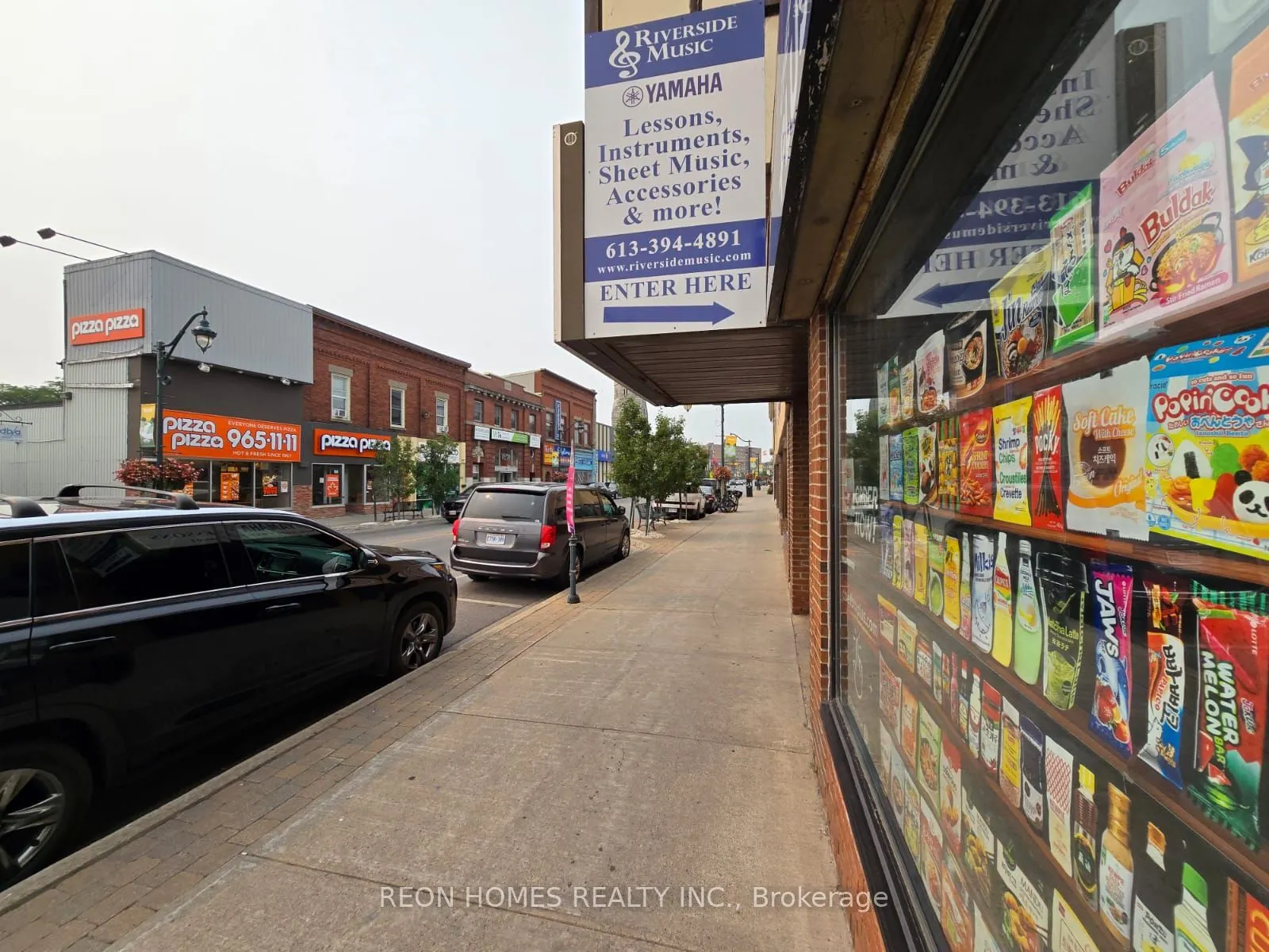 12 Dundas Street W