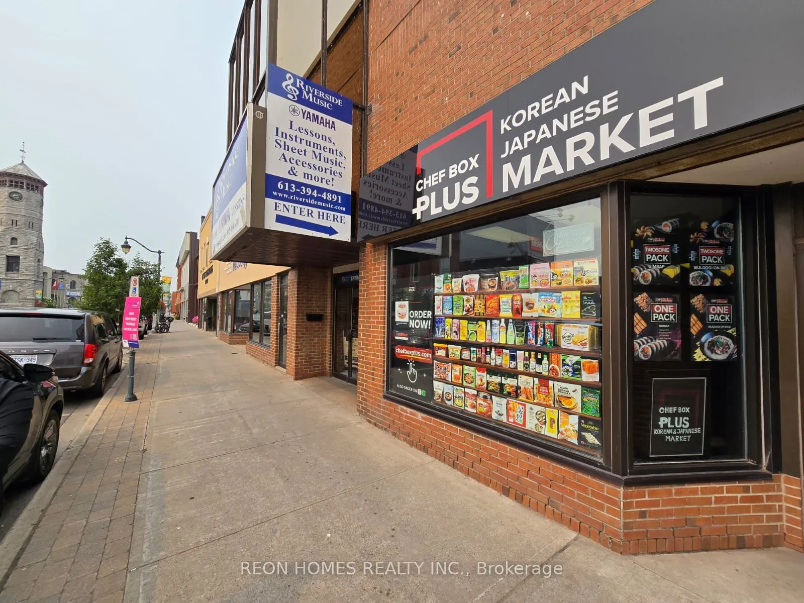 12 Dundas Street W