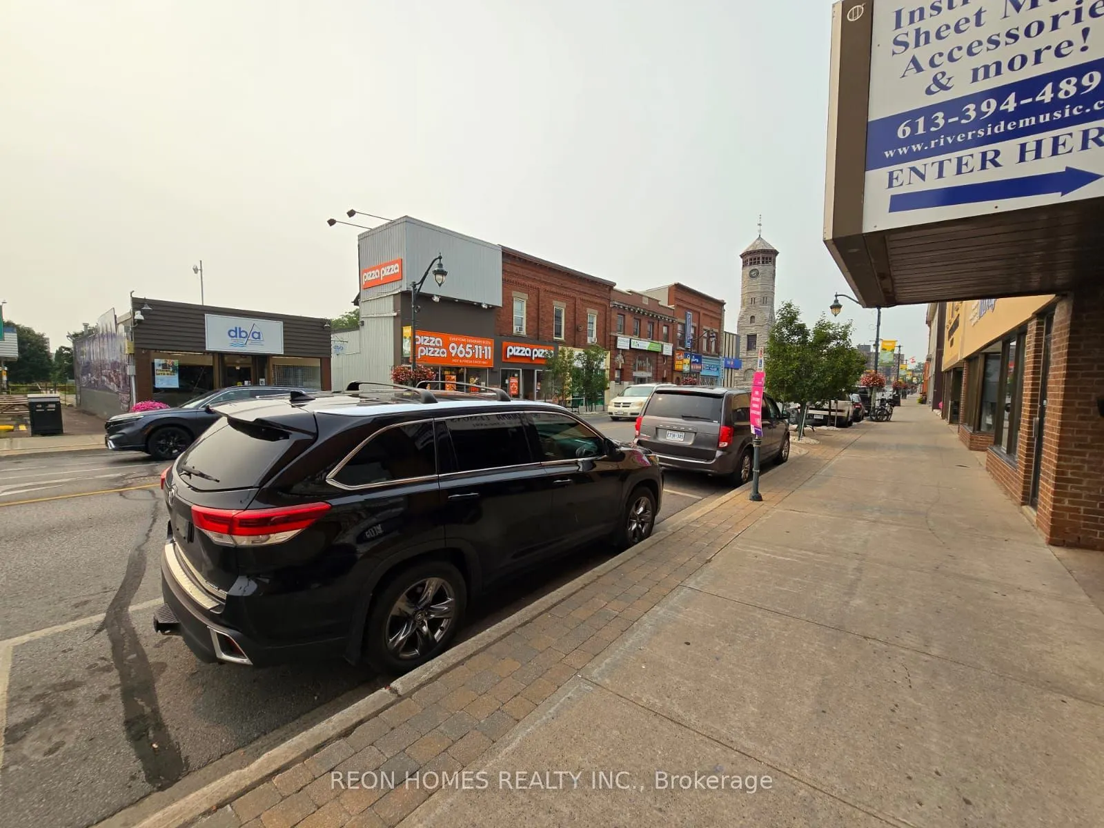 12 Dundas Street W
