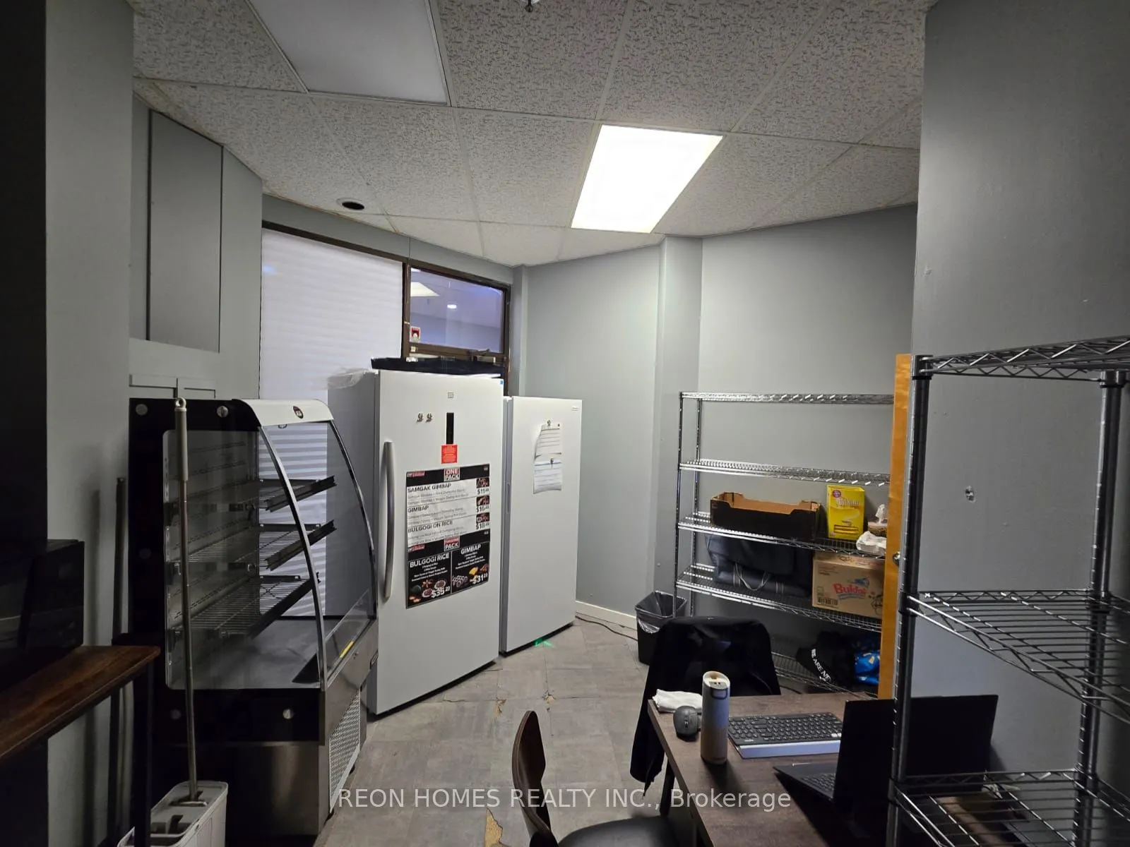 12 Dundas Street W