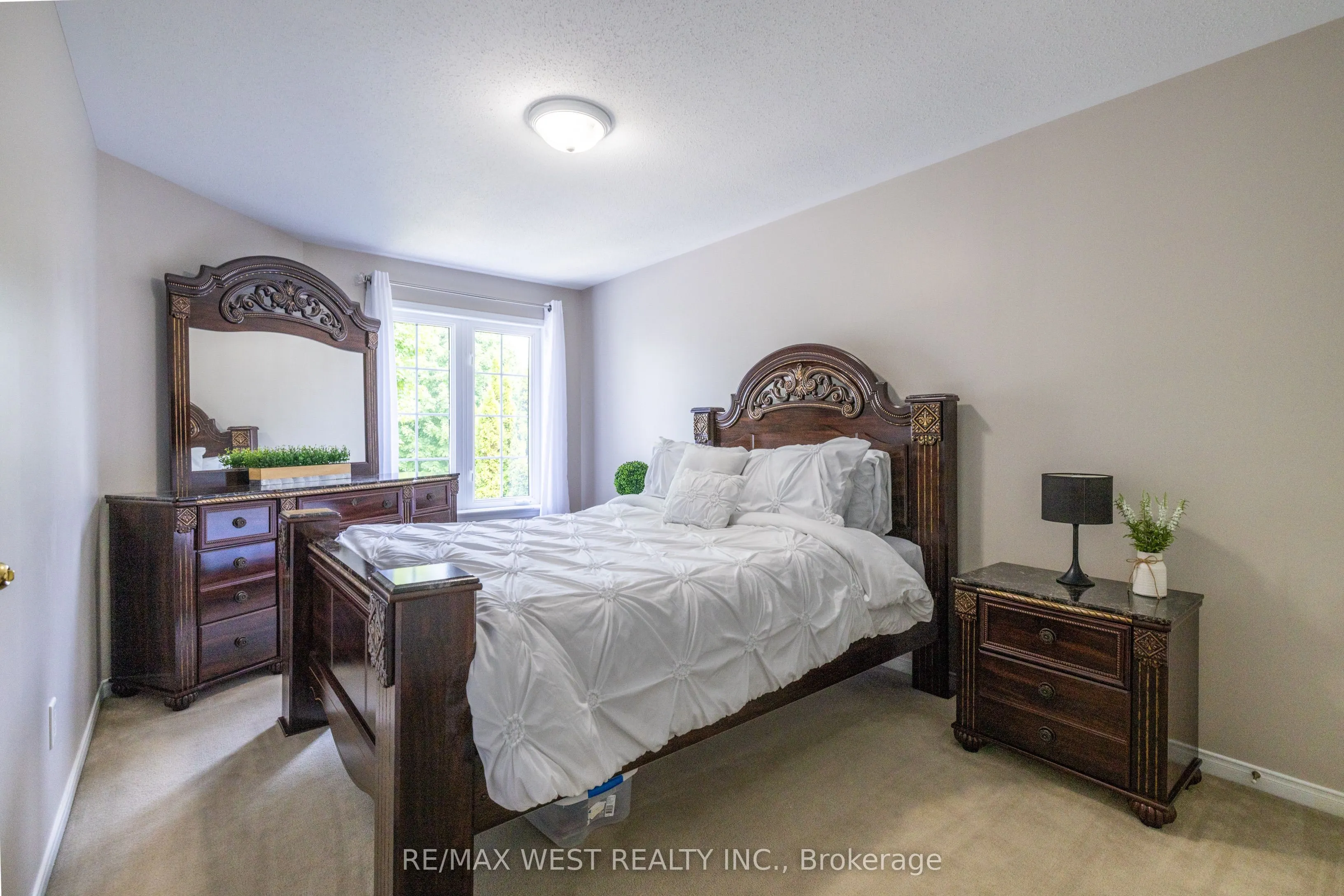 214 Castlegarth Crescent