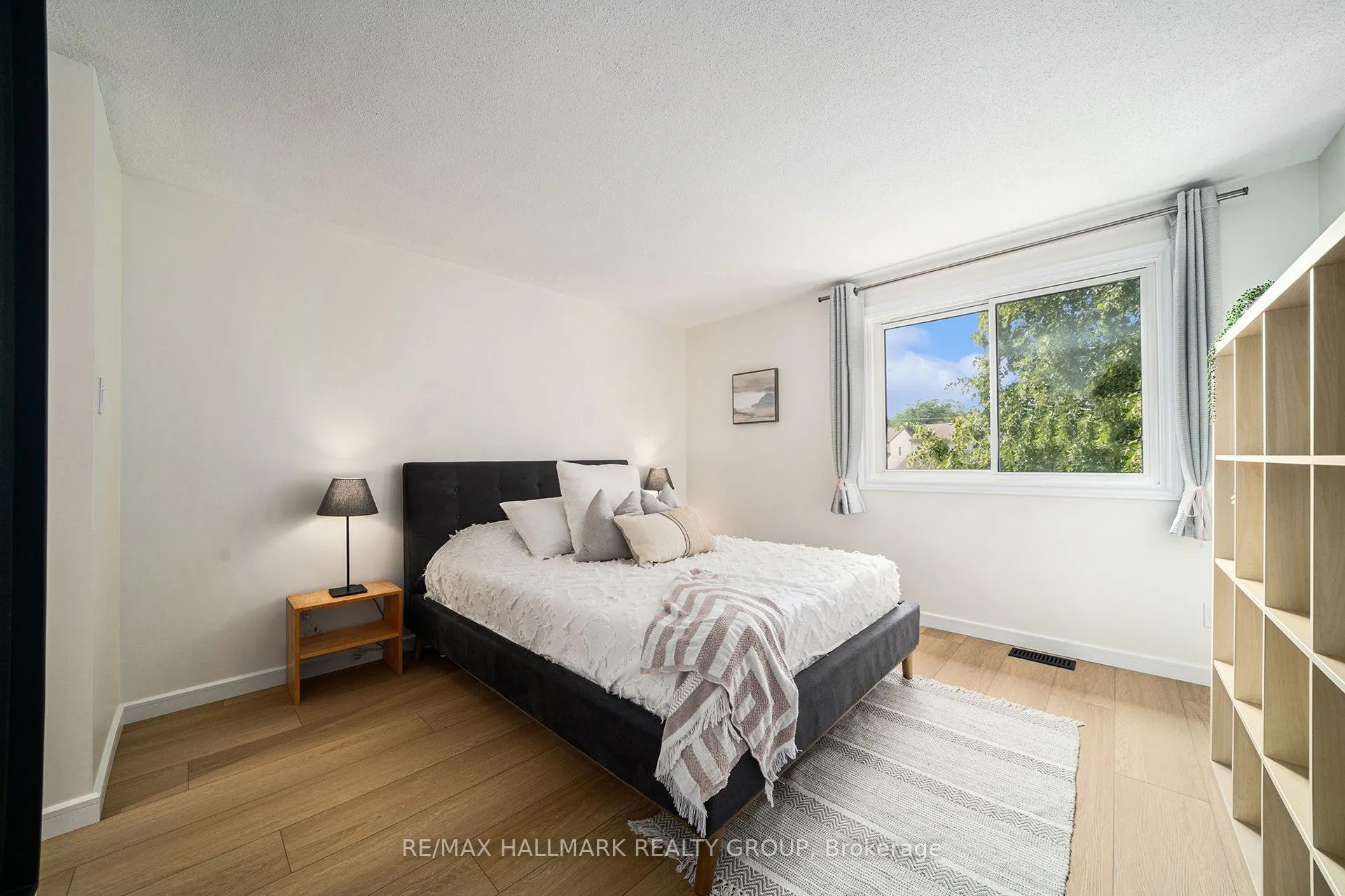26 Aldgate Crescent