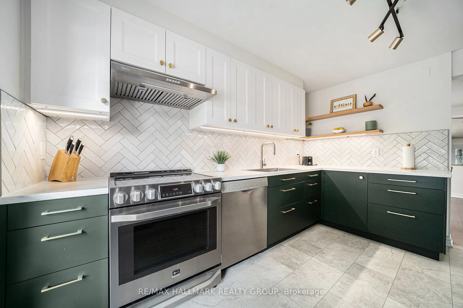 26 Aldgate Crescent