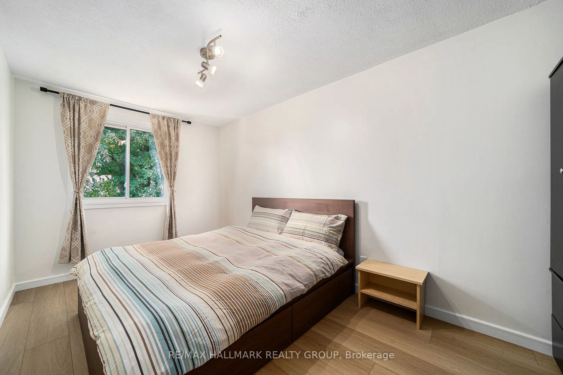 26 Aldgate Crescent