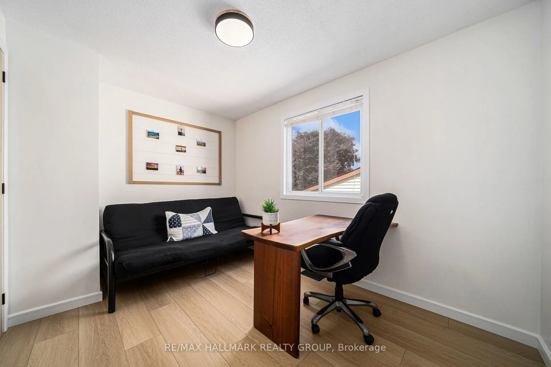 26 Aldgate Crescent