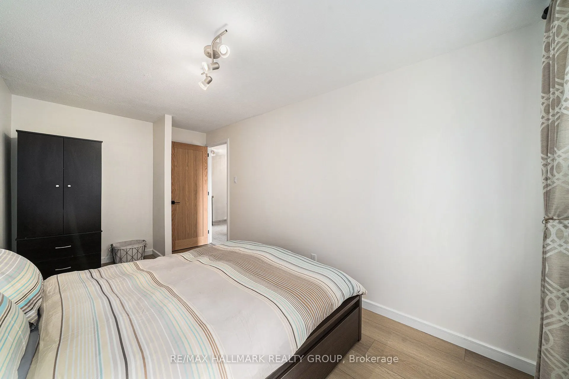 26 Aldgate Crescent